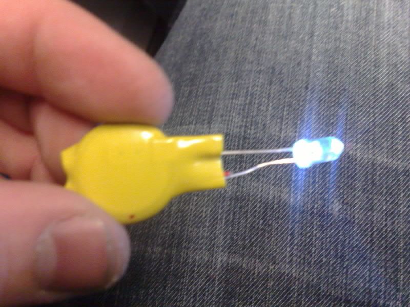 DIY guide for Make a simple LED-Lamp with step-by-step instructions