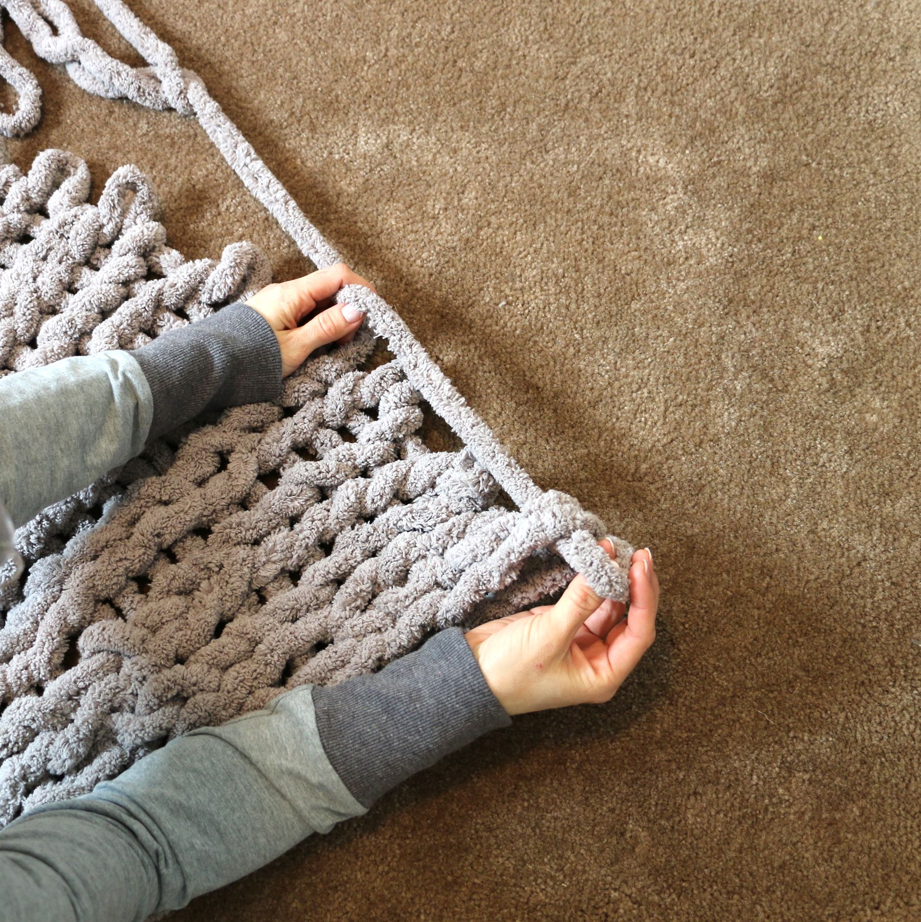 Easy Chunky HandKnitted Blanket in One Hour 9 Steps (with Pictures