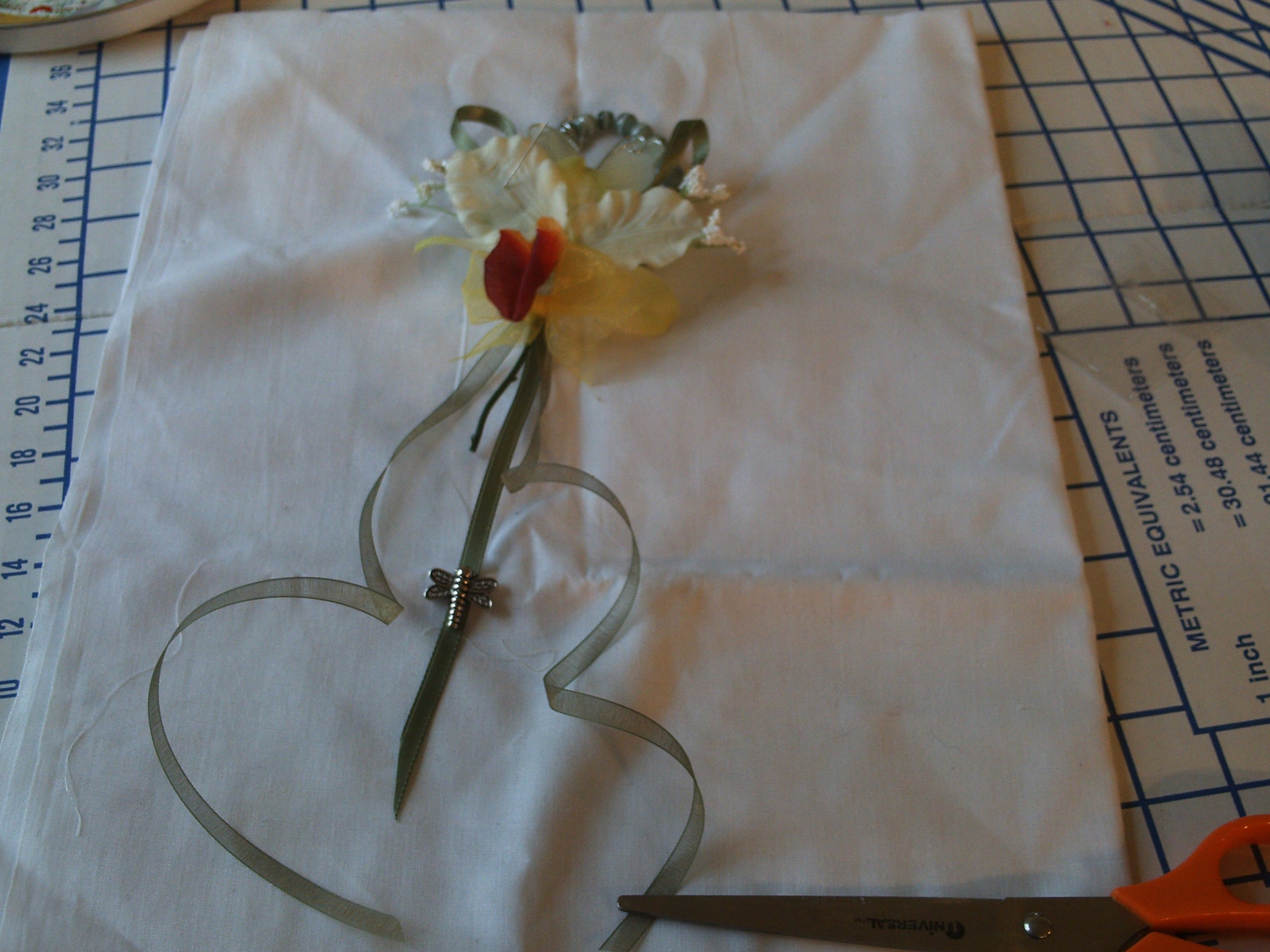 How to Make a Corsage (Simple) 7 Steps Instructables