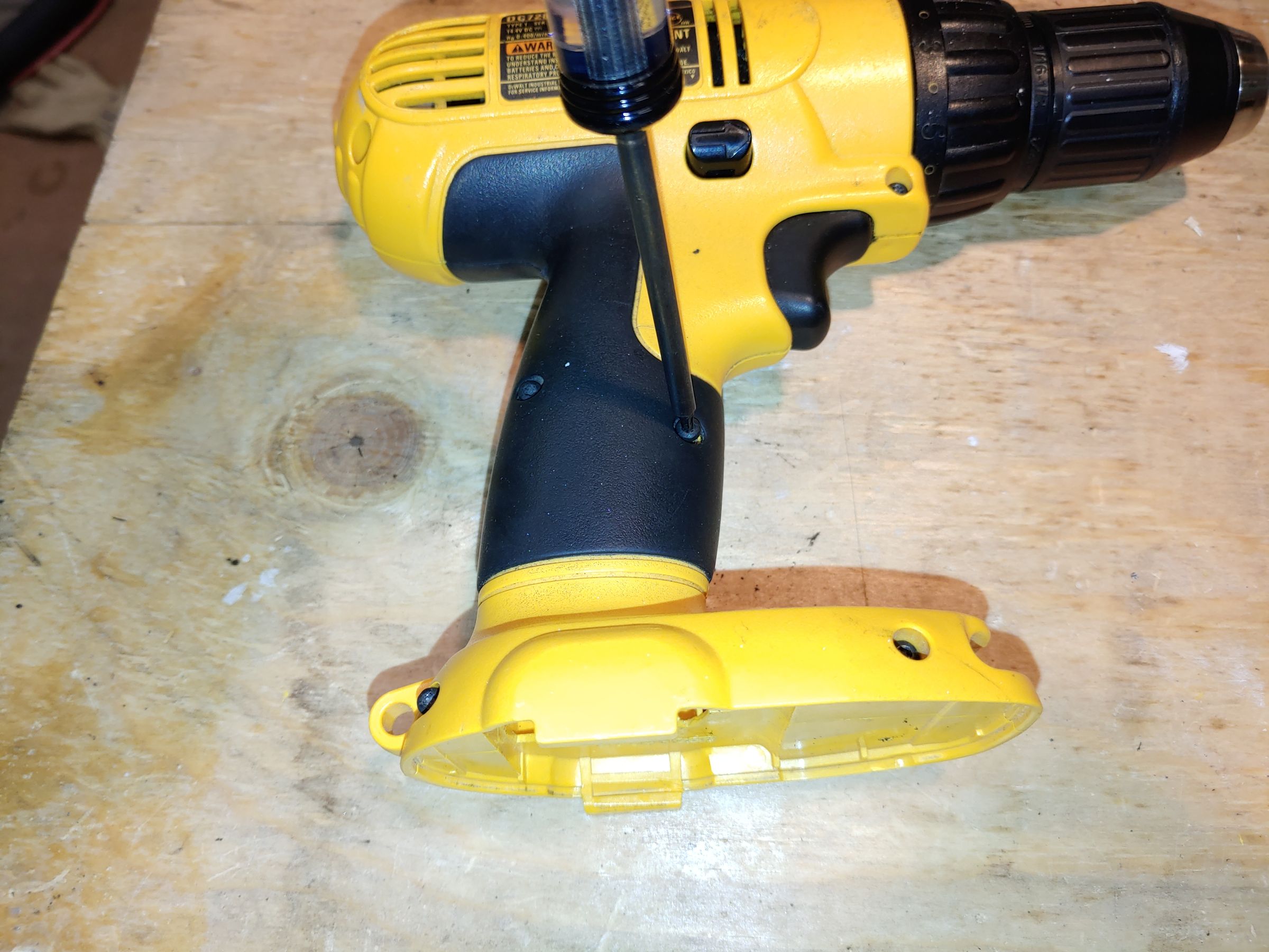 Dewalt 14v Drill With 20v Battery 5 Steps Instructables