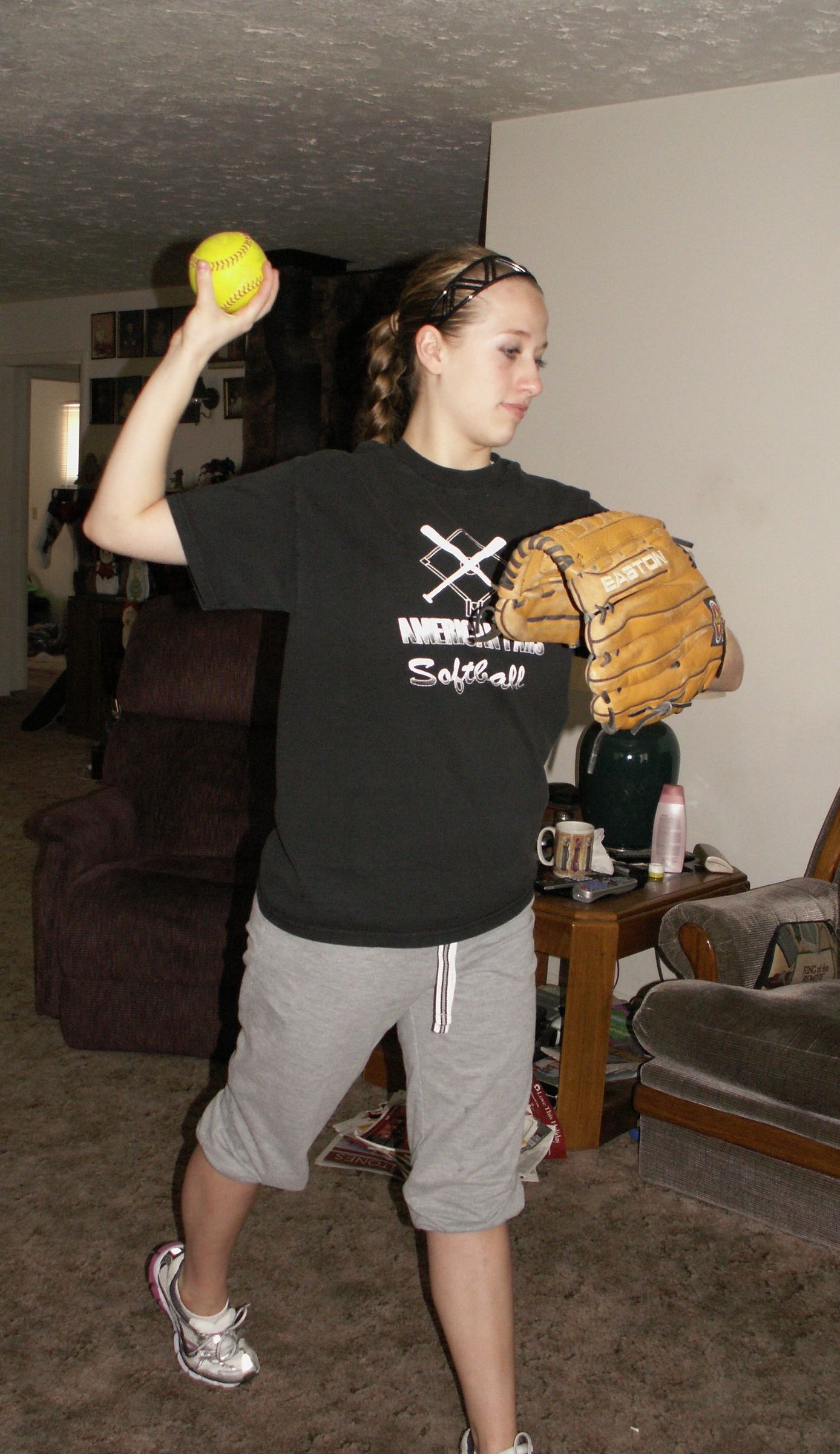 How to Throw and Catch a Softball 12 Steps (with Pictures