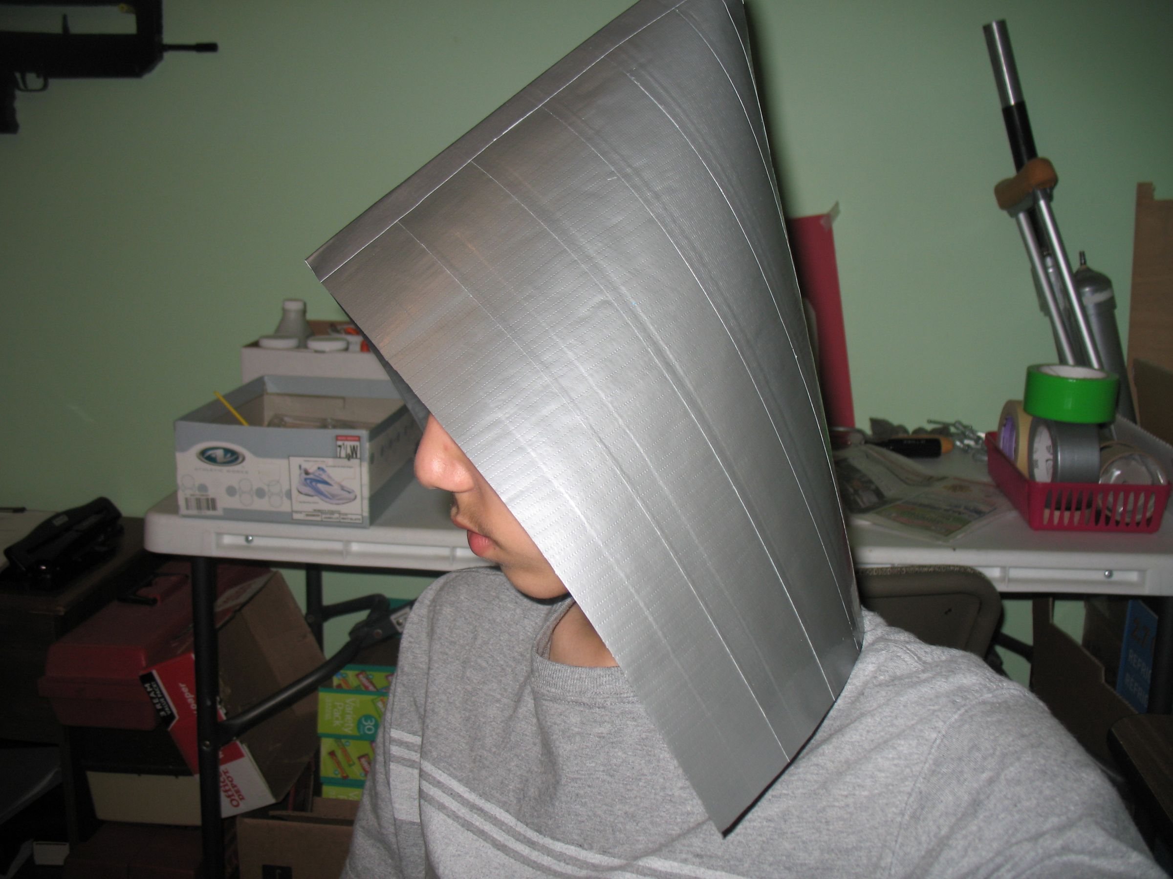 100 Authentic Duct Tape Hoodie (110+ Yards of Duct Tape) 9 Steps