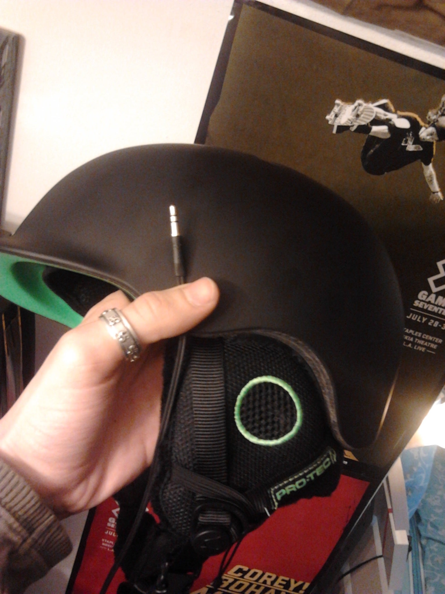 How to Create an Helmet Integrated Audio System From a Normal Pair of