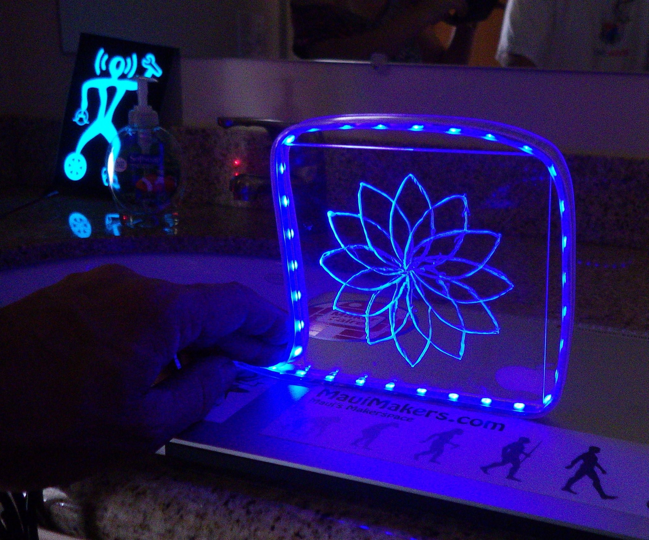 Engraved Acrylic With LED Lights at MauiMakers! 5 Steps (with