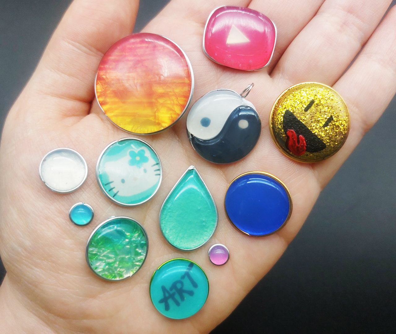 Wire Rimmed Hot Glue Gems / Charms 10 Steps (with Pictures