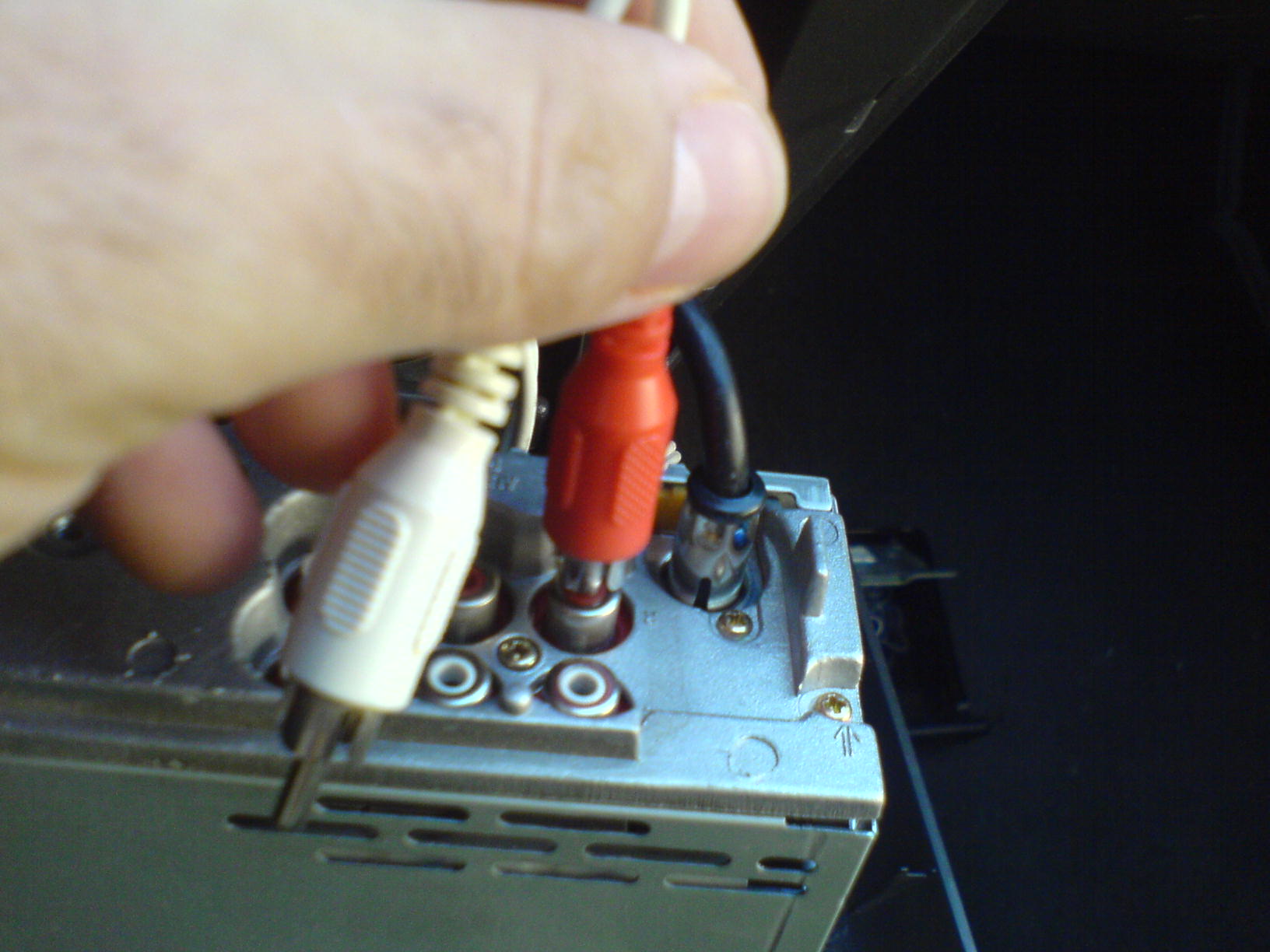 How to Connect Your Mp3 or Ipod on a Car Cdplayer. 6 Steps (with