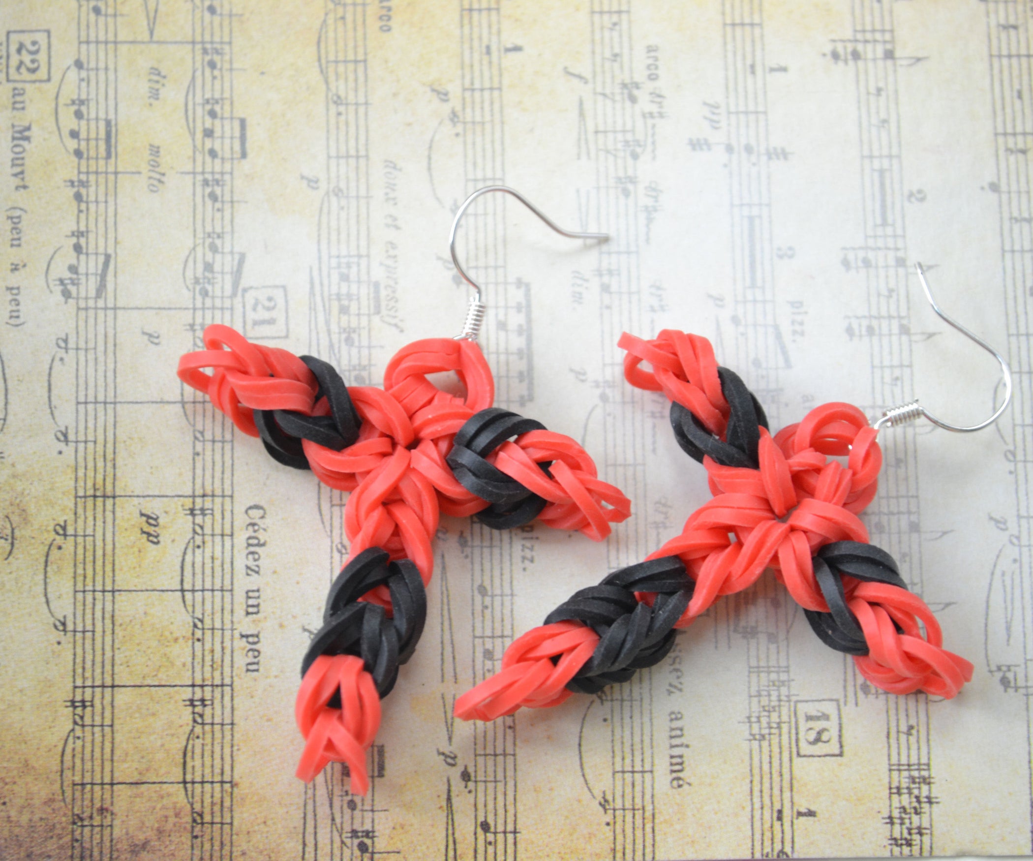 2 Steps Tutorial to Make Simple Rubber Band Cross Earrings Without a