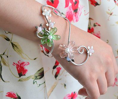 aluminum wire jewelry making – how to make wire wrapped glass bead flower cuff bracelet DIY Project DIY Project Image