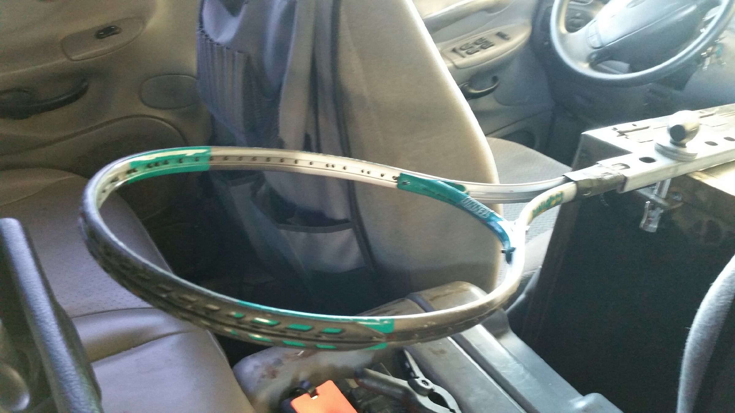 Cowboy Hat Holder for Truck (using a Tennis Racket) 6 Steps