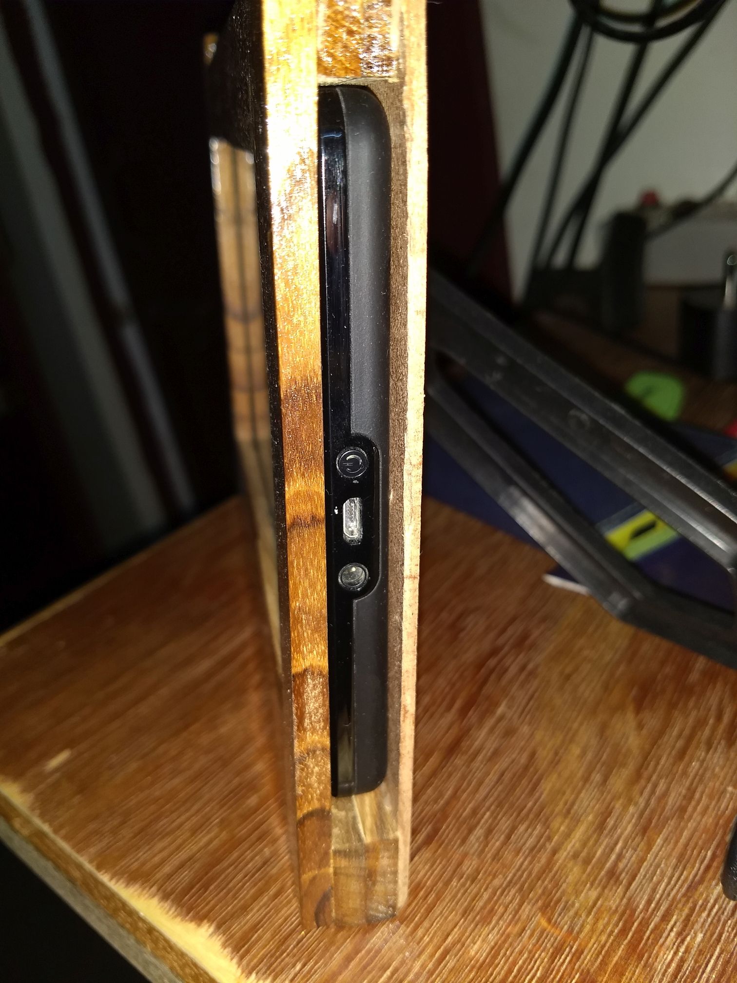 How to Turn Your Old Kindle Fire Tablet to a Wooden Digital Photo Frame