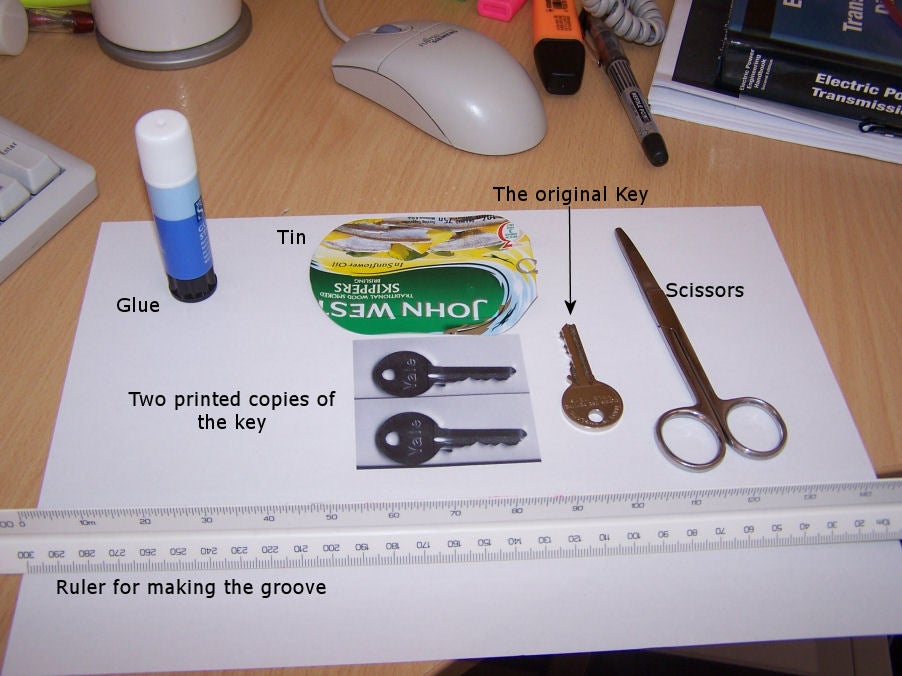 Lock Picking, Clone/copy the Key and Be a Spy 6 Steps