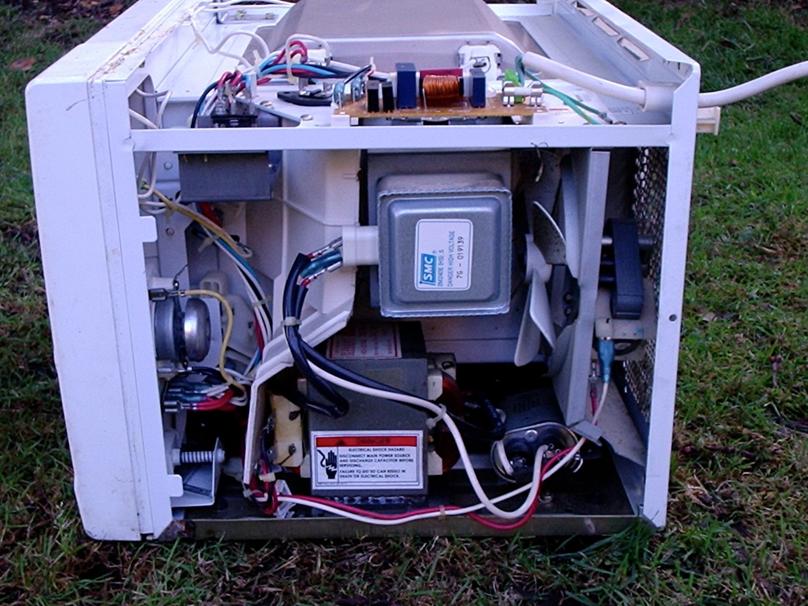 How to Take Apart a Microwave 18 Steps Instructables