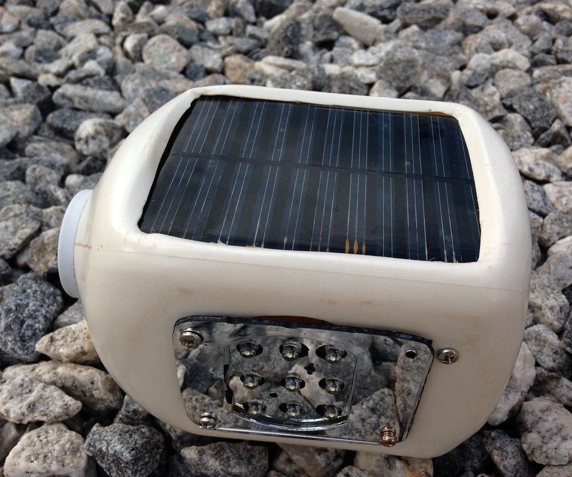 An incredible LED solar bottle torch (Bottorch) from E-waste. 