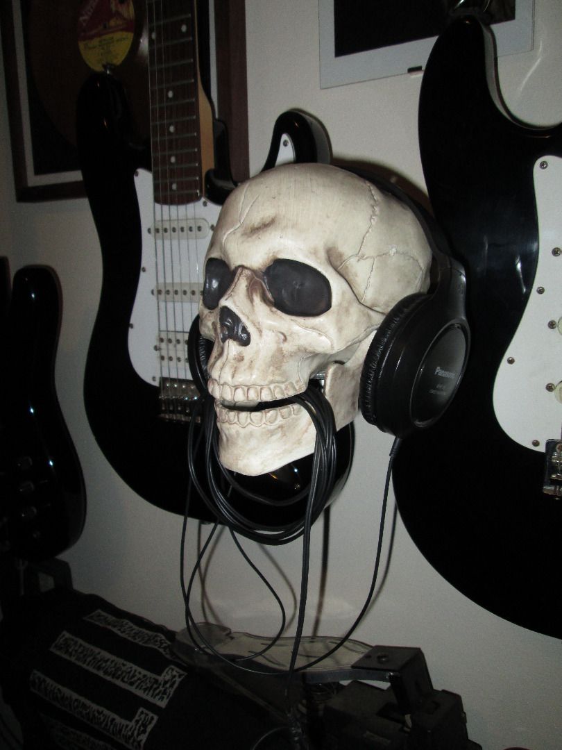 Wall Mounted Skull Headphone Stand : 7 