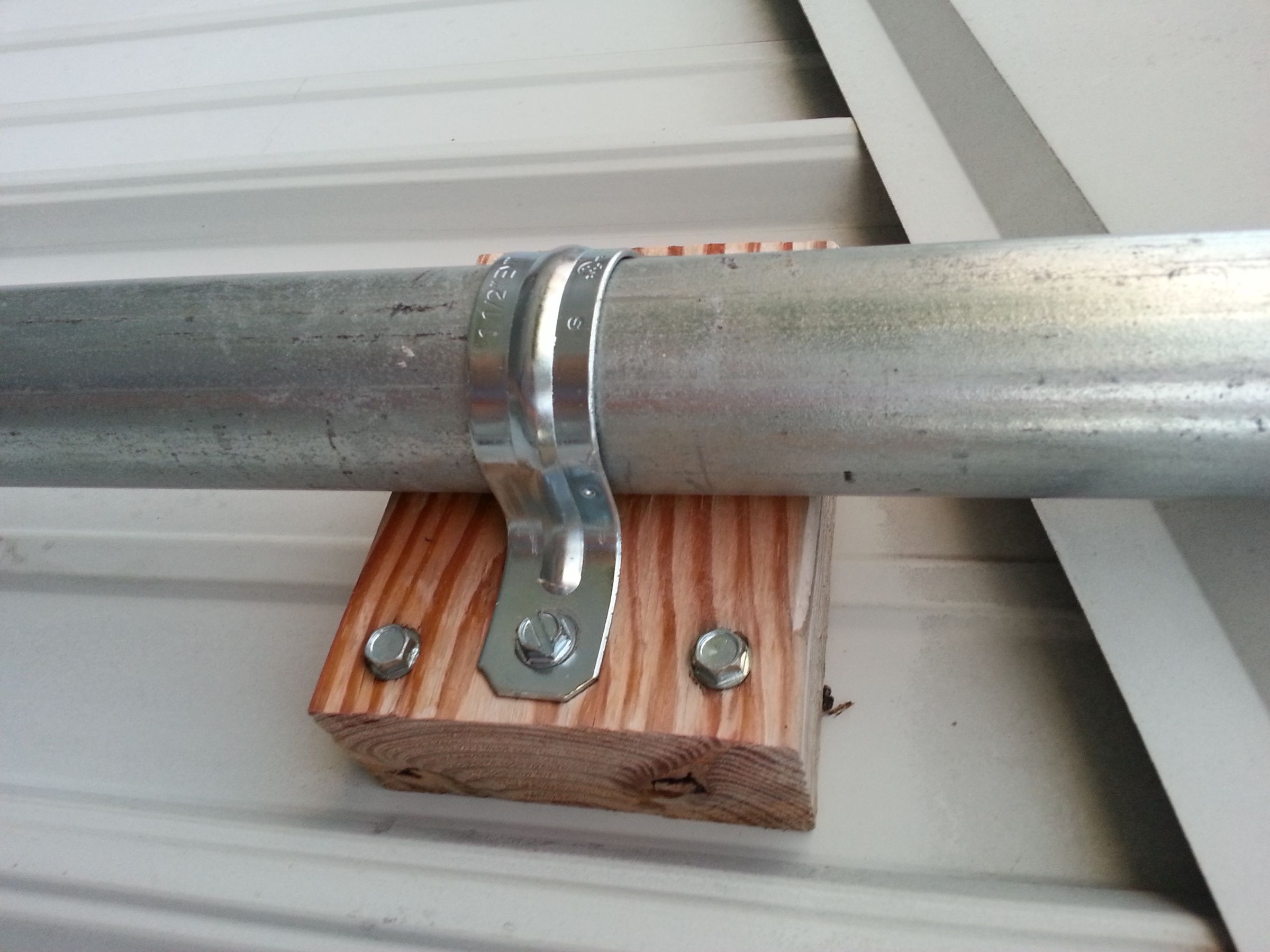 Low Budget Method to Mount Antenna Masts to a Building 9 Steps (with