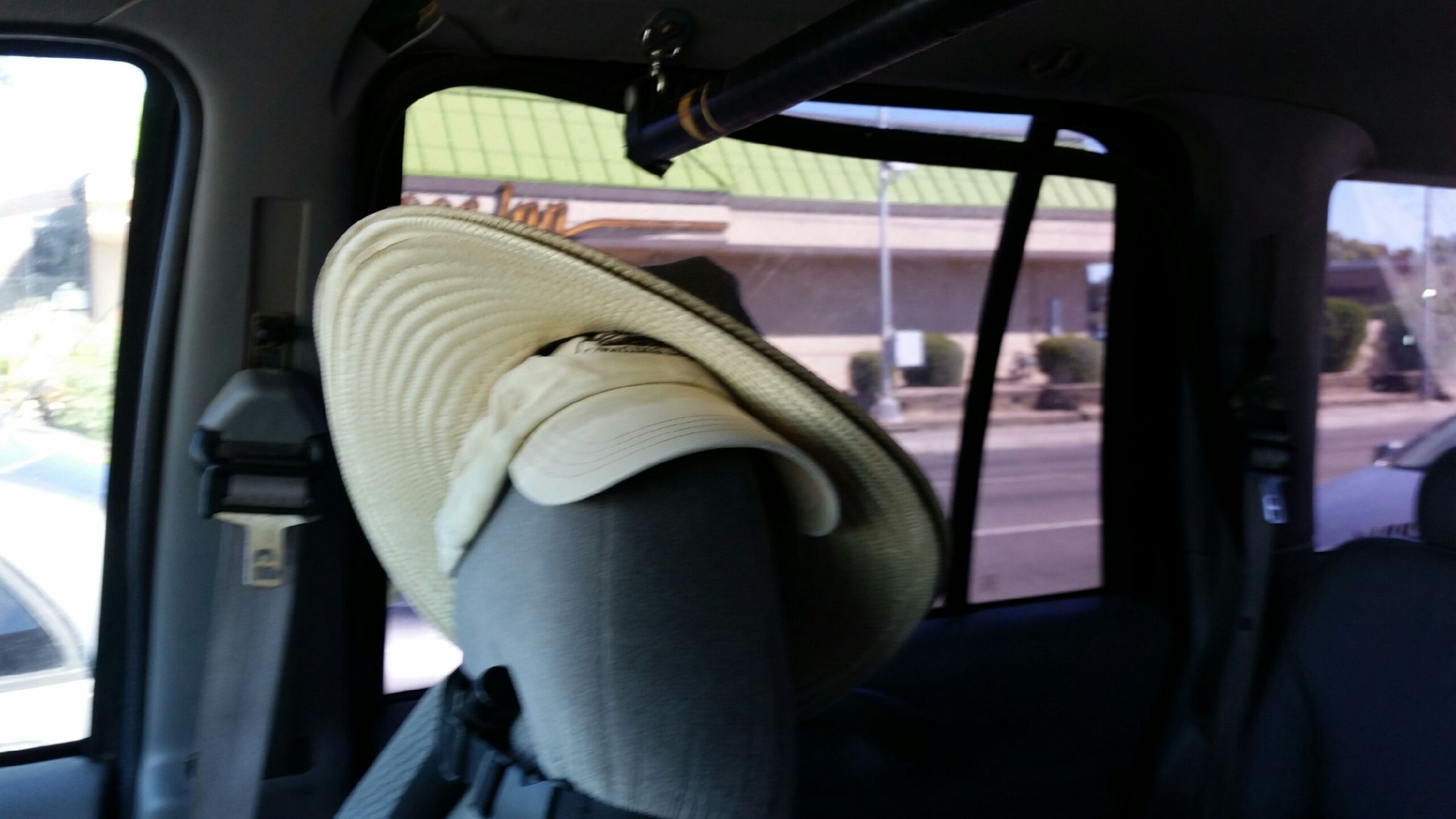 Cowboy Hat Holder for Truck (using a Tennis Racket) 6 Steps