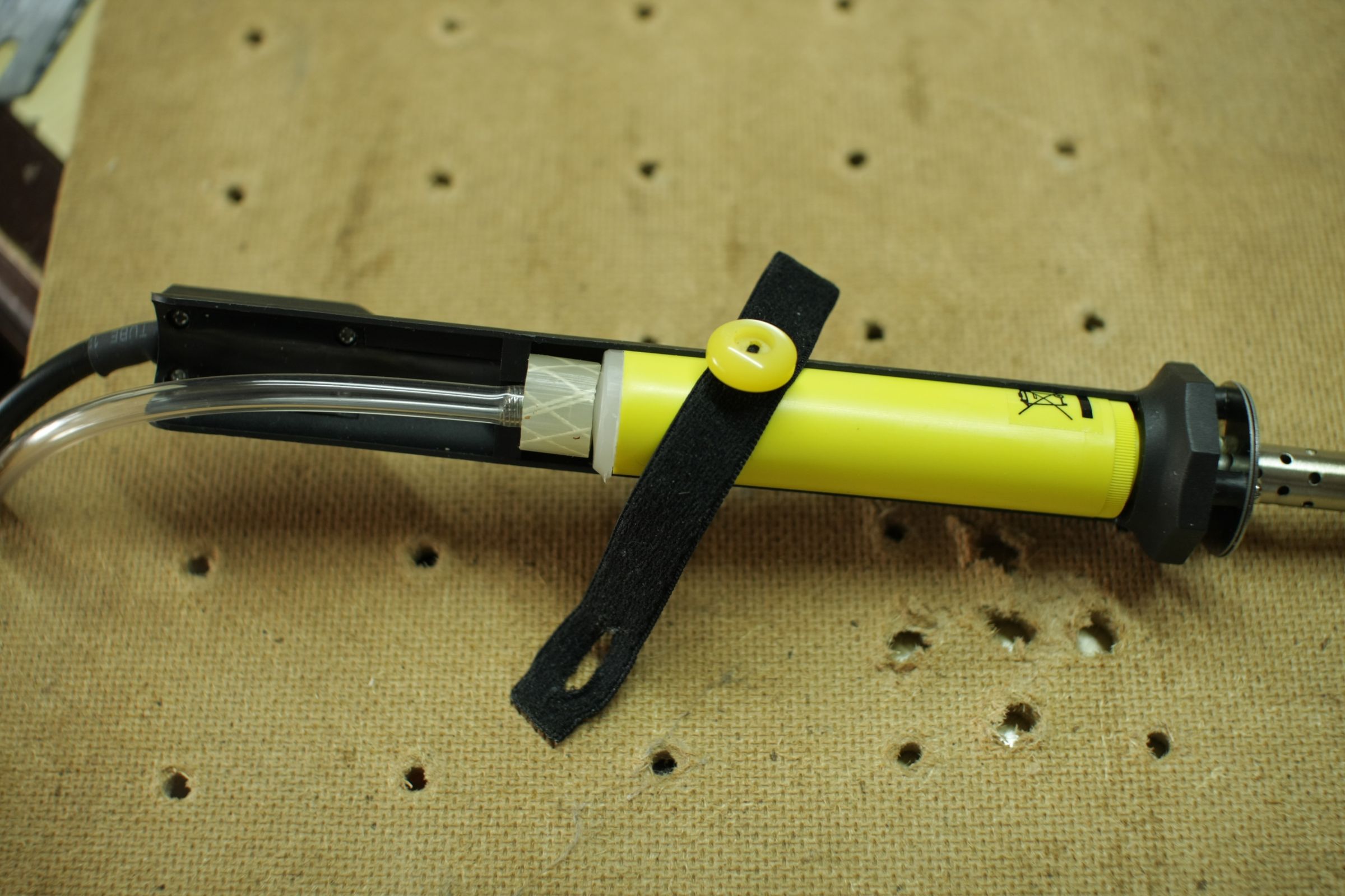 Hot Air Soldering Gun From a Desoldering Iron With a Vaccume Pump 6 Steps (with Pictures