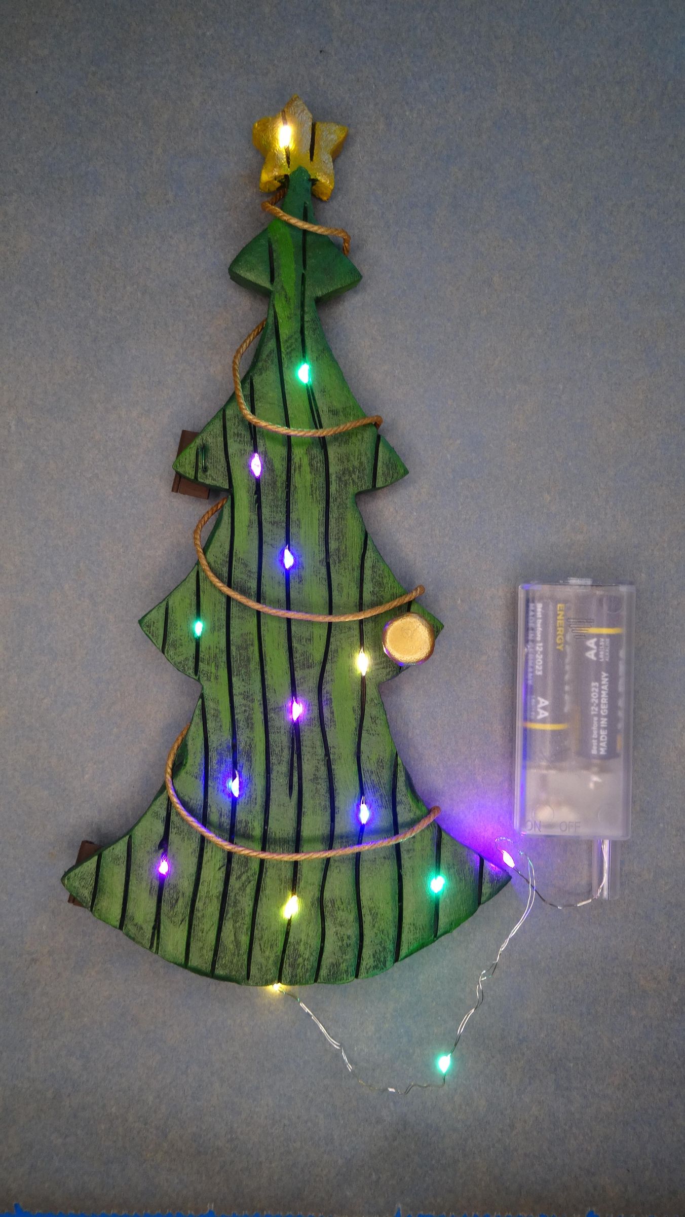 Nightmare Before Christmas Inspired Christmas Tree Door 8 Steps (with