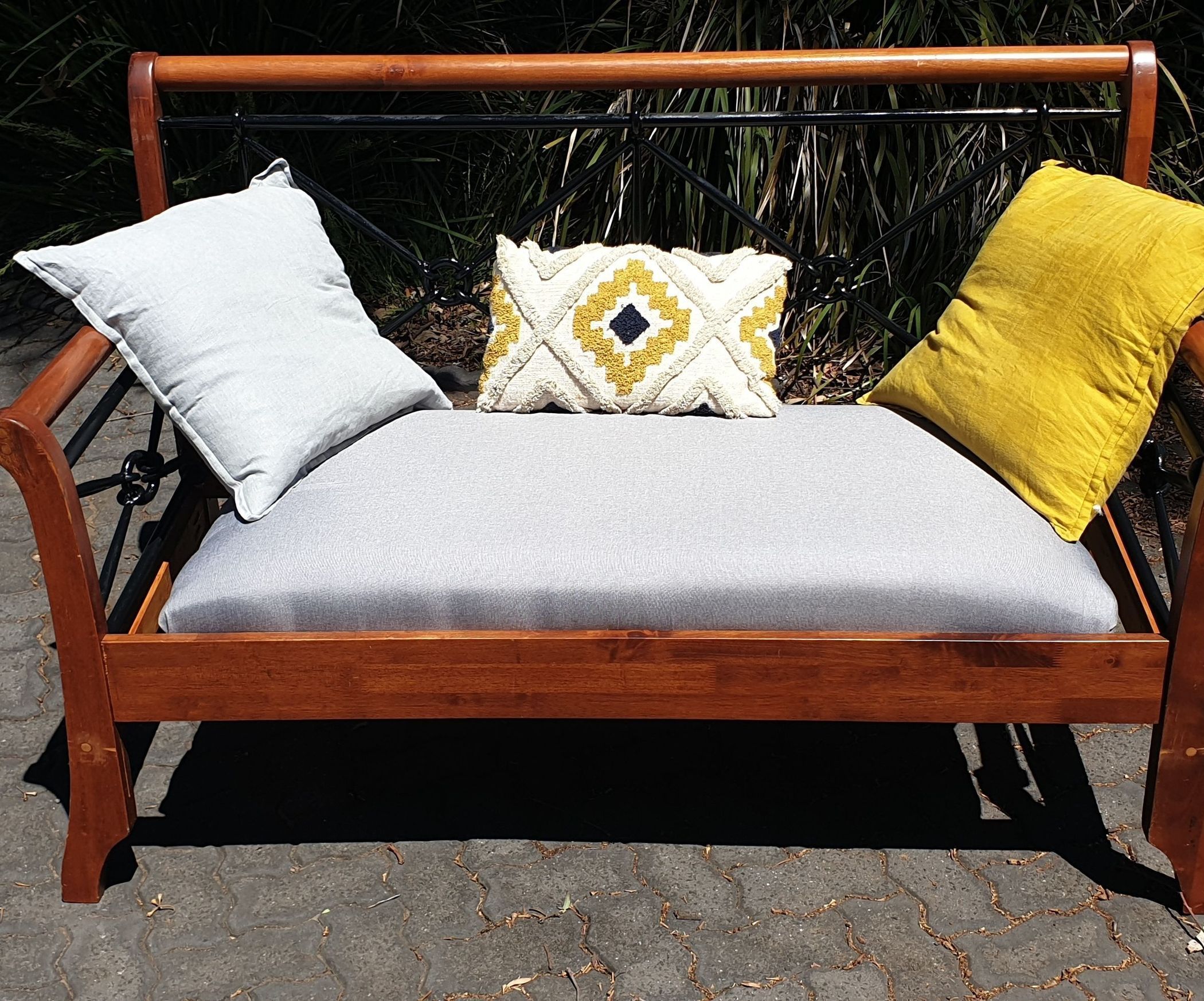 Convert an Old Bed Into a Bench Seat 12 Steps (with Pictures