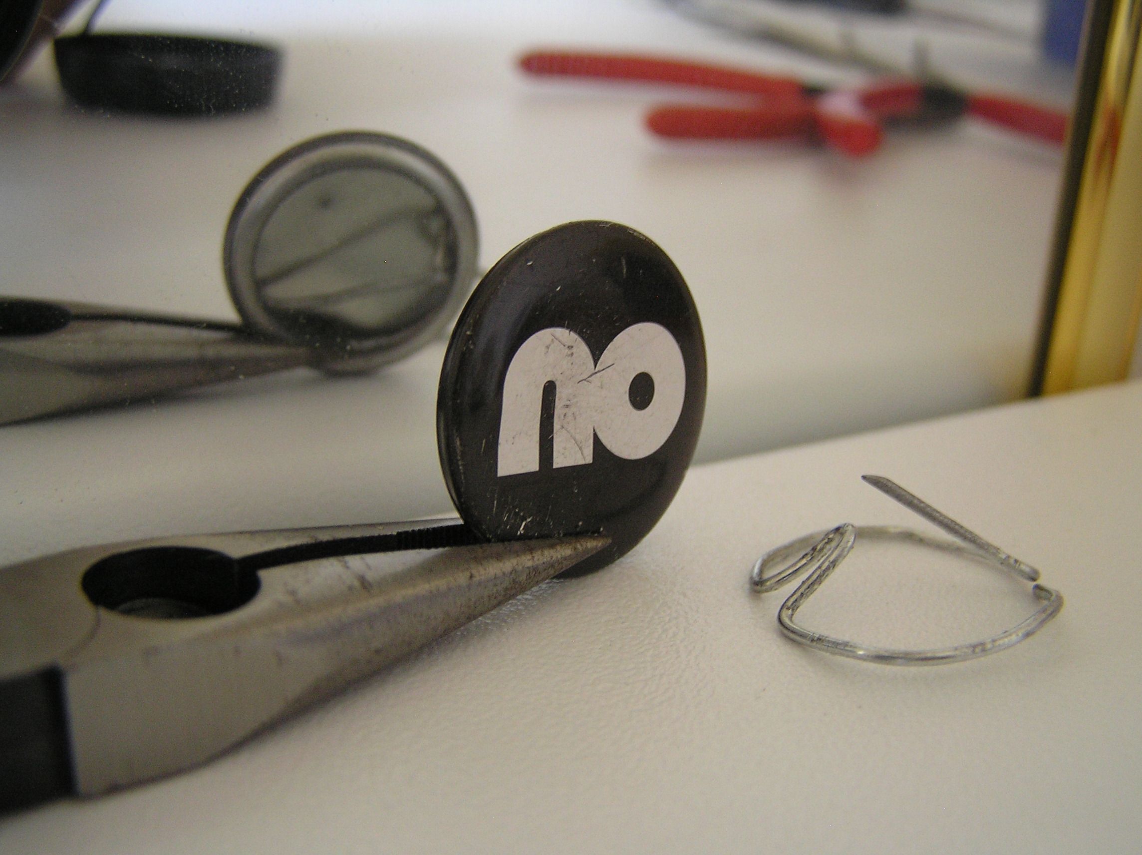 Fix Broken Pin Badges 6 Steps (with Pictures) Instructables