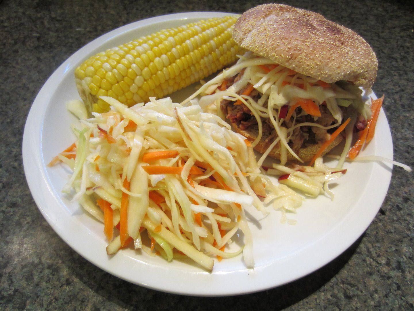 Pulled Pork Sandwich on a Kamado Grill (Big Green Egg Clone) 7 Steps