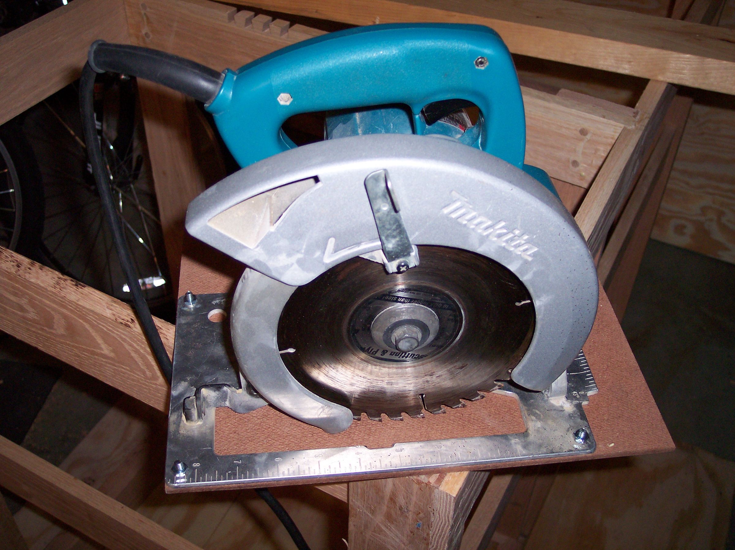 Tips and Jigs Part 1 Circular Saw StraightCutting Jig 9 Steps