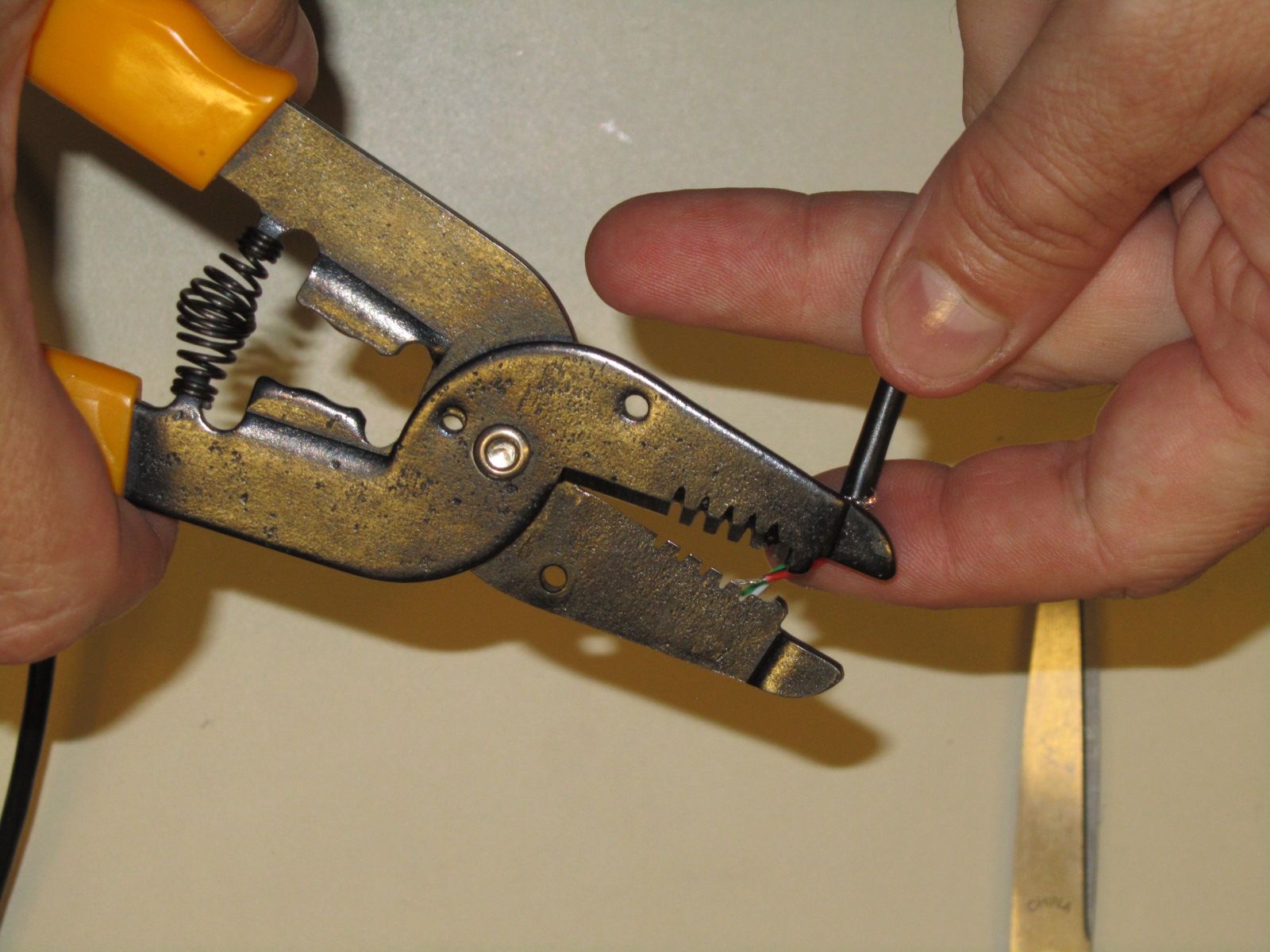 On/Off Switch for a USB-Powered Device : 4 Steps - Instructables