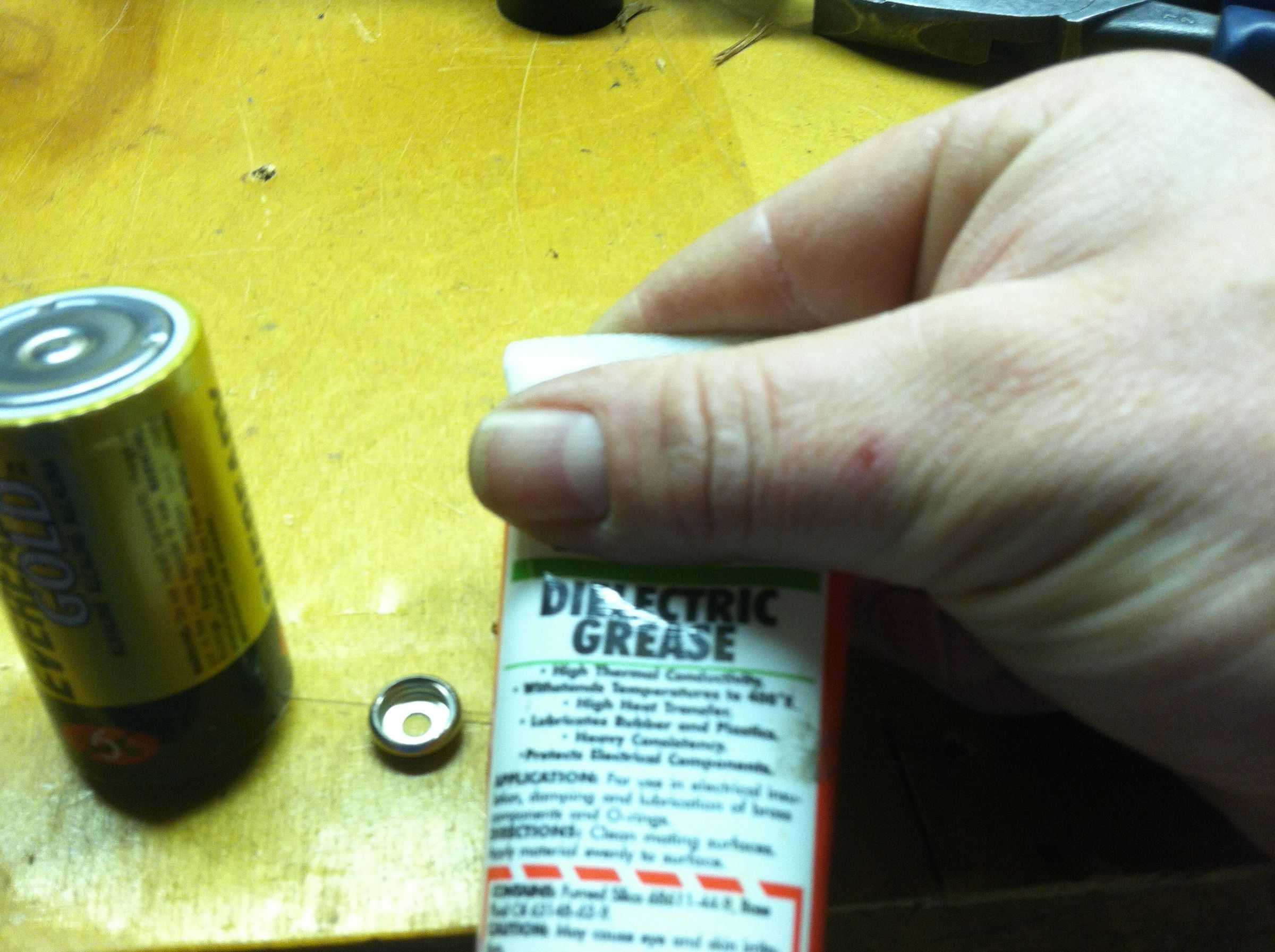 6 Volt Lantern Battery to D Cell Mod! 5 Steps Instructables