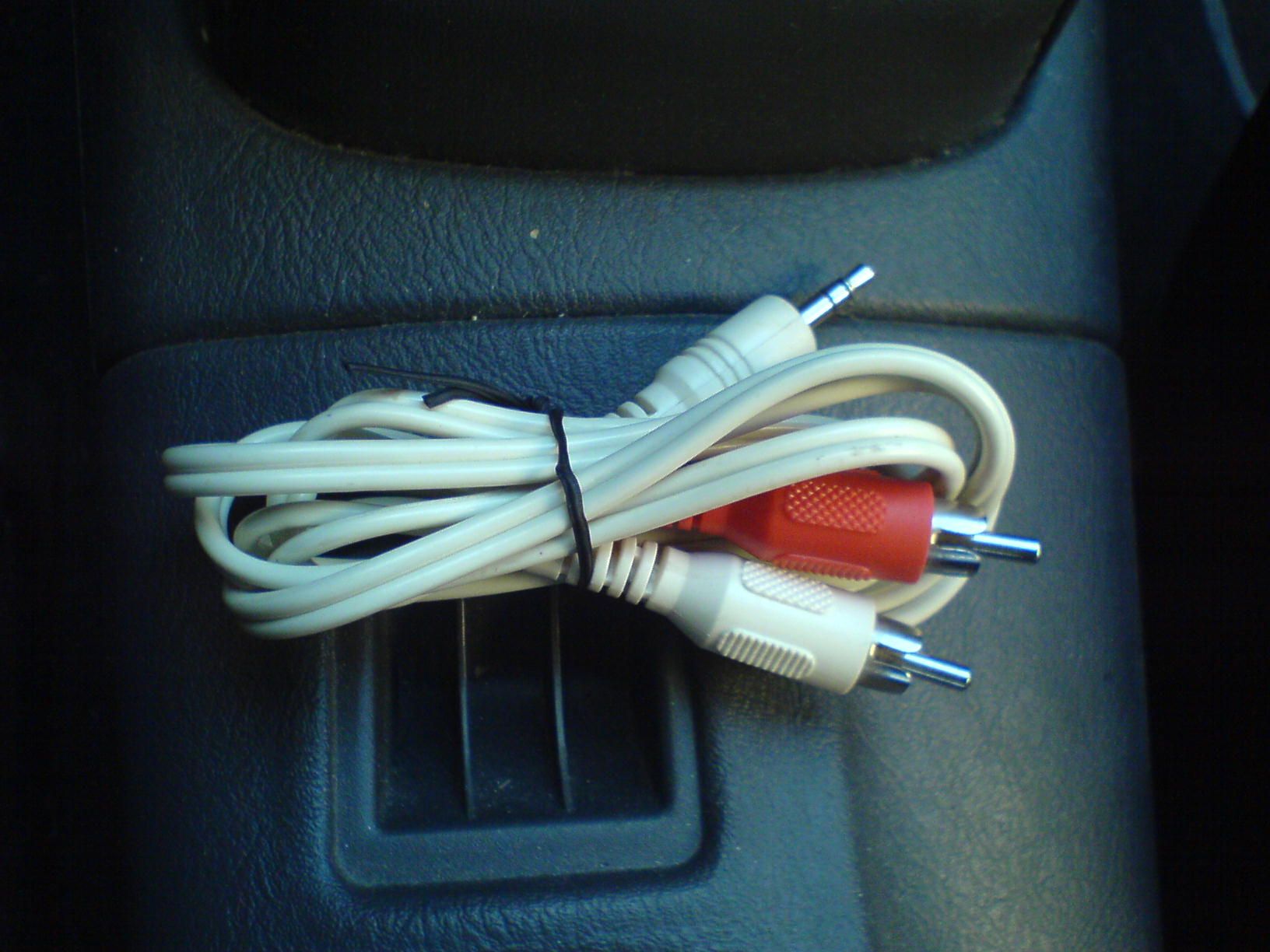 How to Connect Your Mp3 or Ipod on a Car Cdplayer. 6 Steps (with