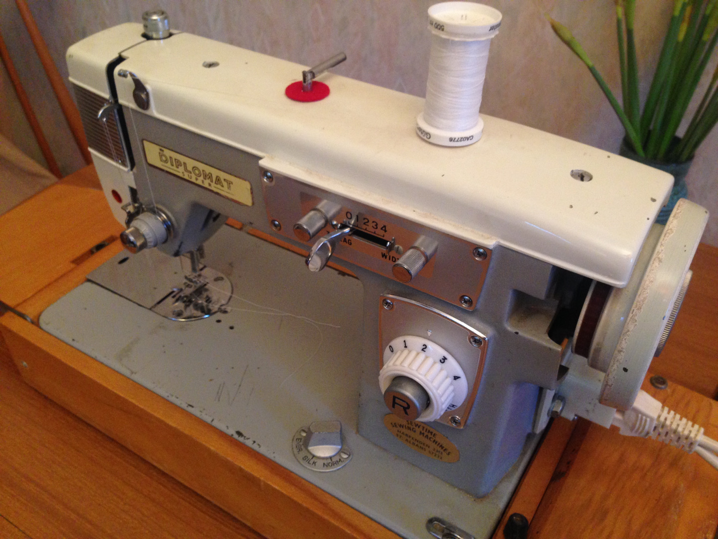 Frister & Rossmann model 300, 3 position Zig Zag sewing machine Instruction manual agrohort