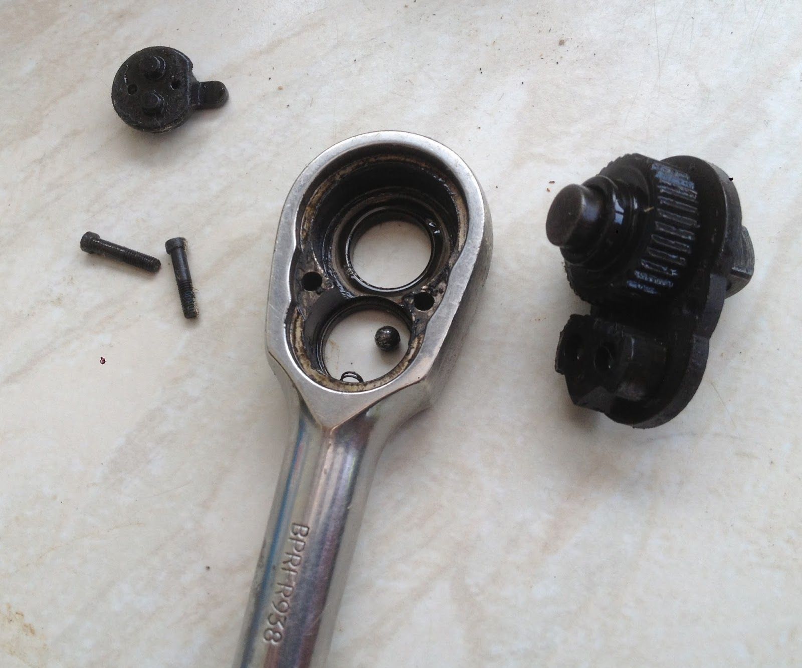 Rebuild Blue Point 3/8 Ratchet (Snap On) : 7 Steps - Instructables