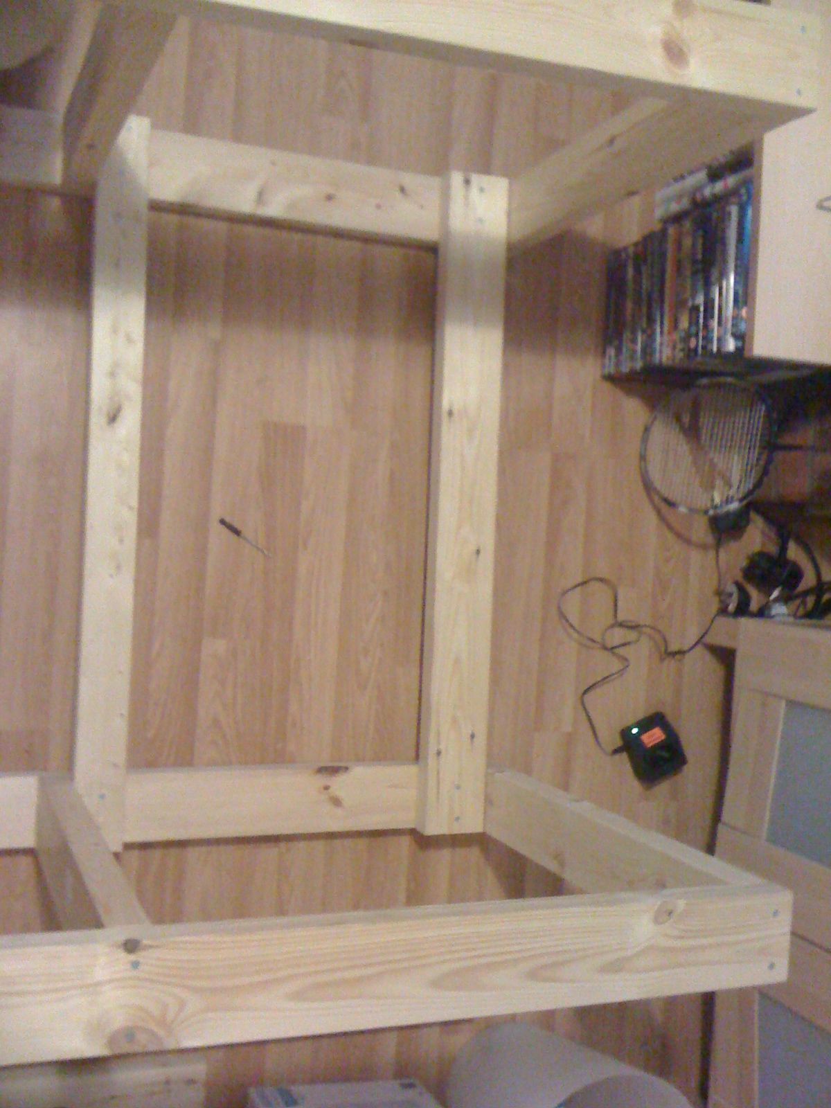 Build Your Own Desk, for Under 20 (30) 4 Steps Instructables