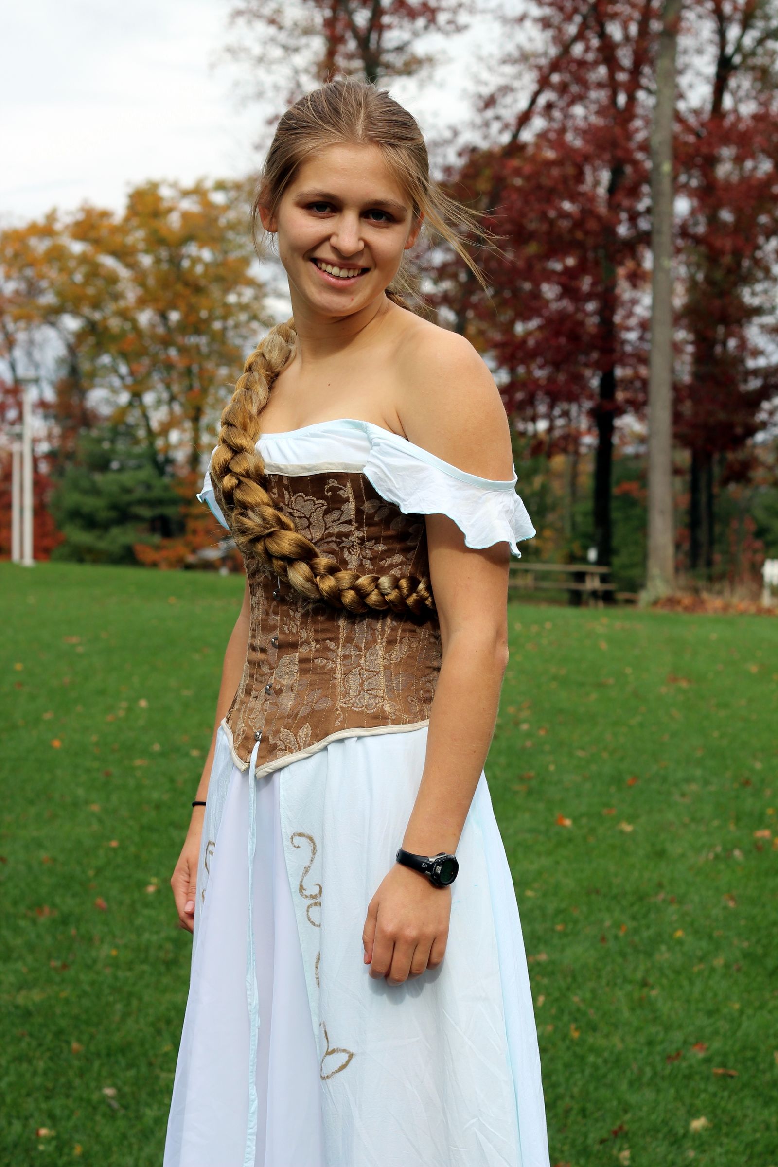 Surprisingly Easy Rapunzel Costume : 8 Steps (with Pictures