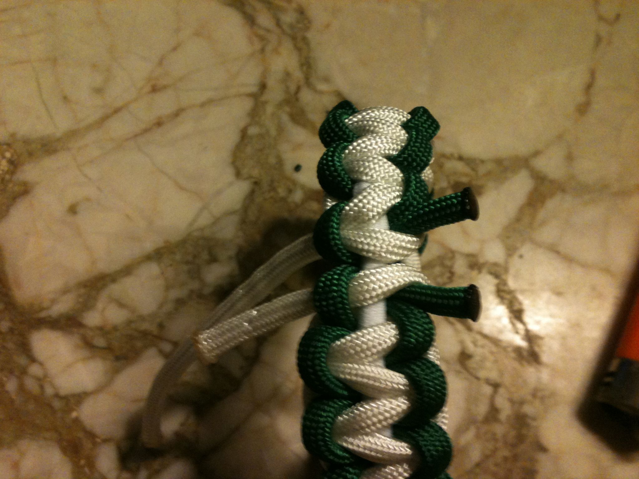 Paracord Bracelet Without Clip or Knot! 5 Steps Instructables