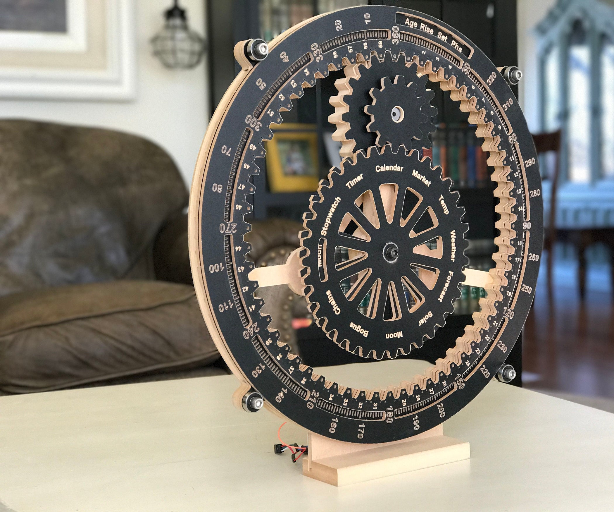 Data Clock (Cloud + Amazon Echo + LED's = Artistic Data!) 7 Steps