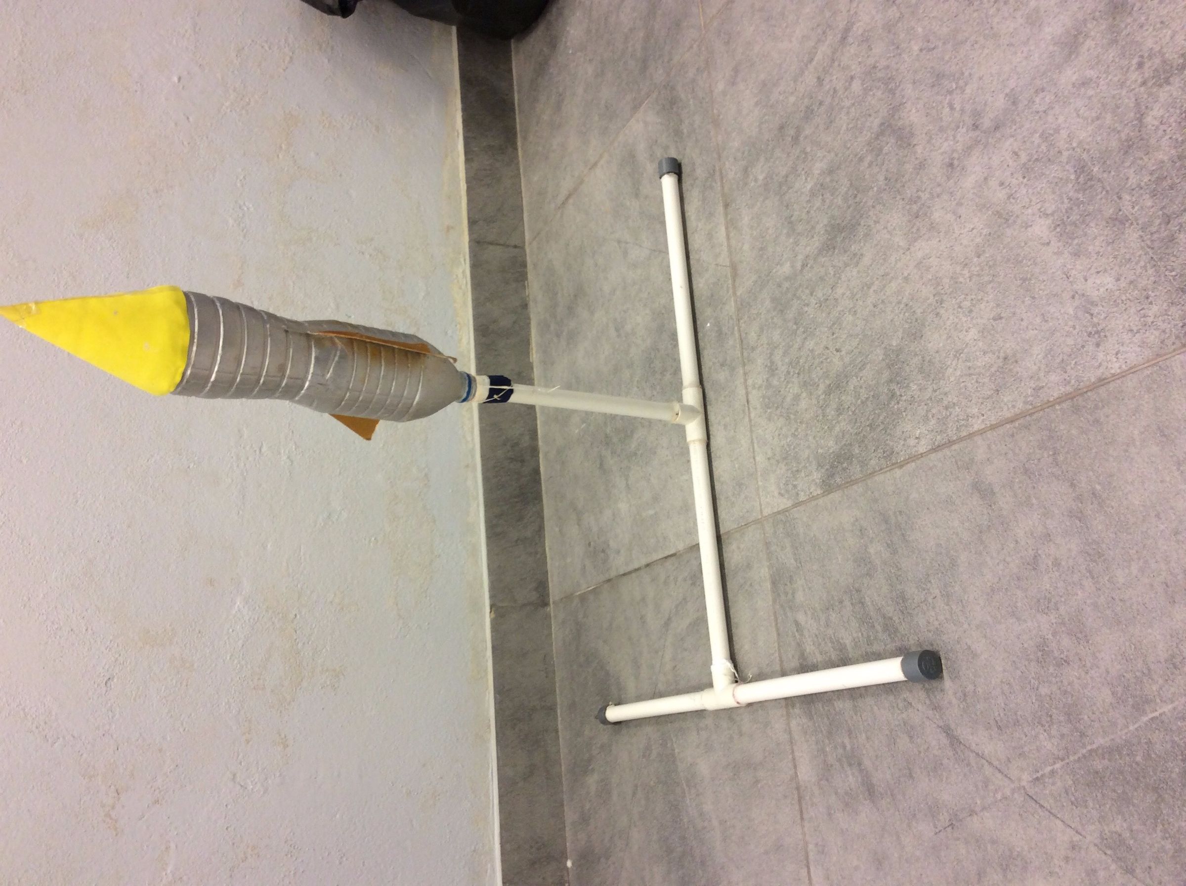 HOMEMADE WATER ROCKET!! EASY TO MAKE!!!!! 5 Steps Instructables