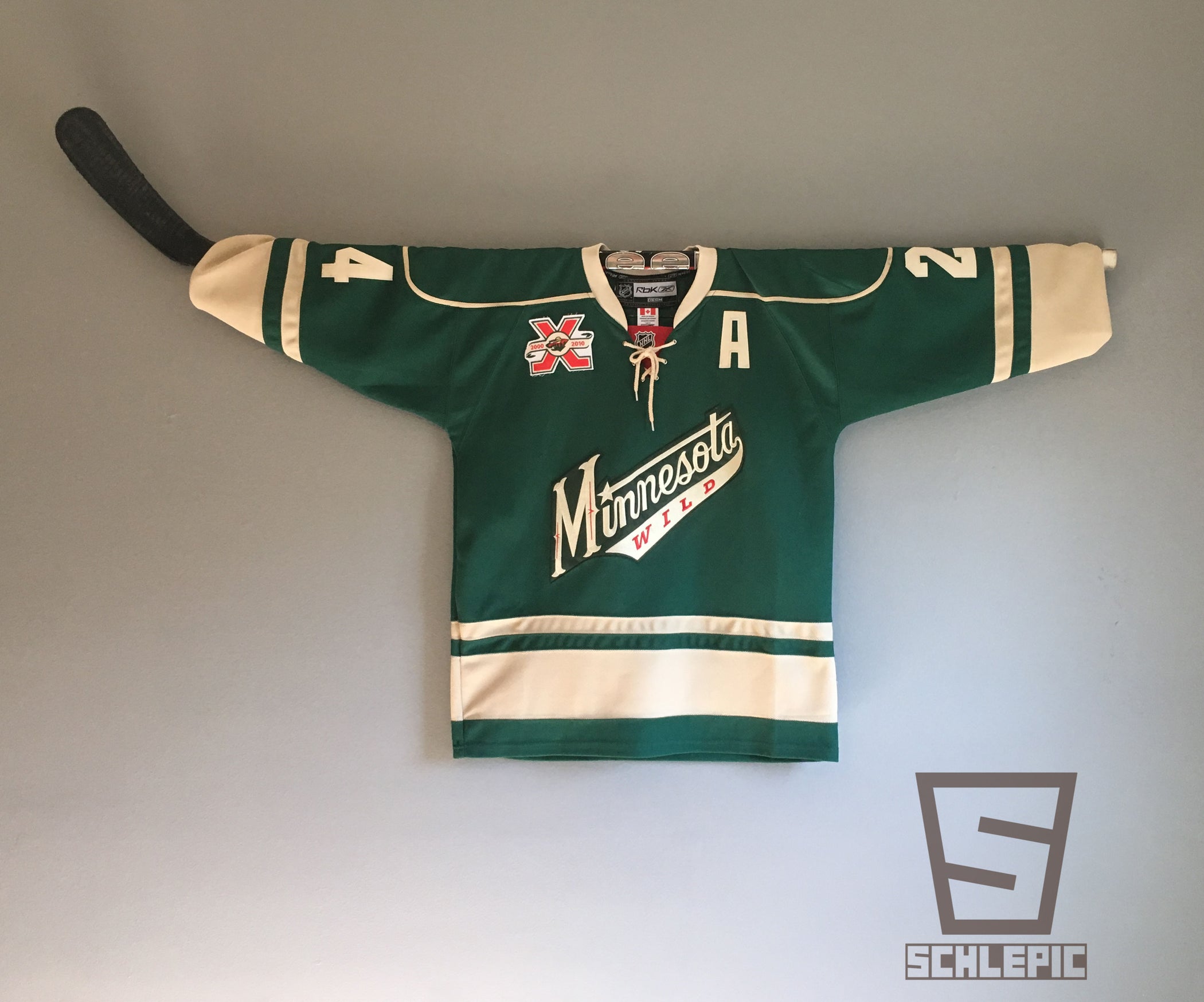 Removable Hockey Jersey Wall Mount 4 Steps (with Pictures