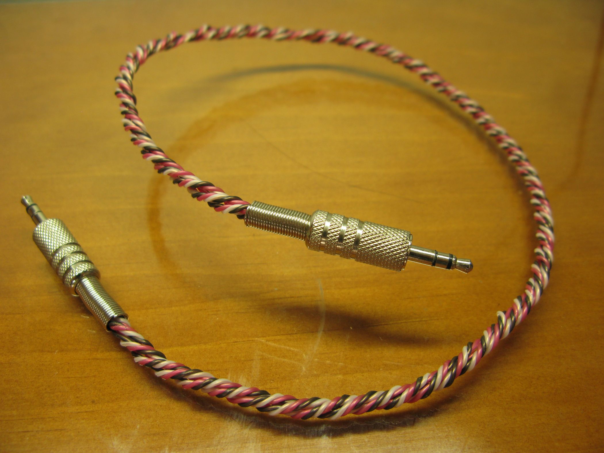 DIY Twisted Audio Cable (Made From Telephone Wires) 7 Steps