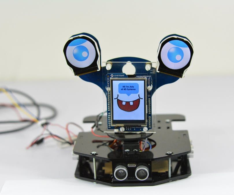 Arlo Motion Sensing Robot Featuring 4Duino 24 And ULCD 5 Steps 