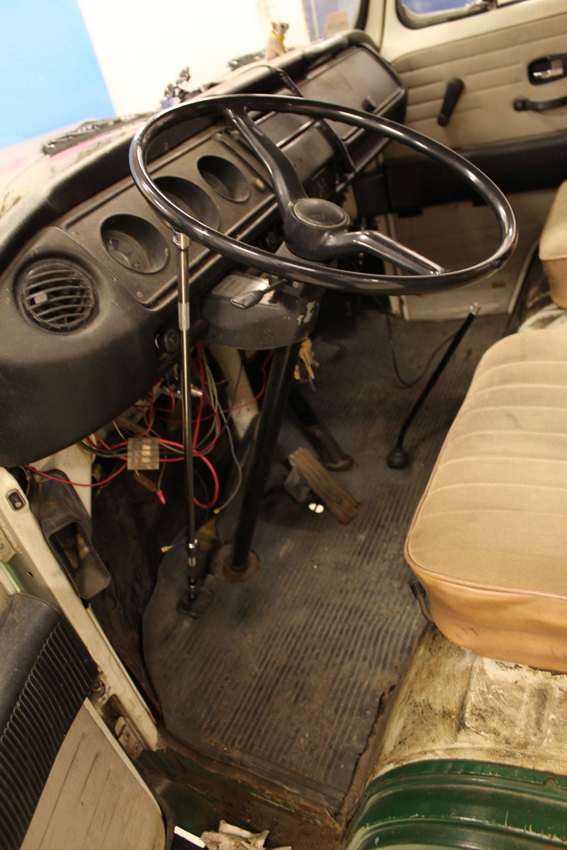 Removing the Engine and Transmission Together From a VW Type II Bay