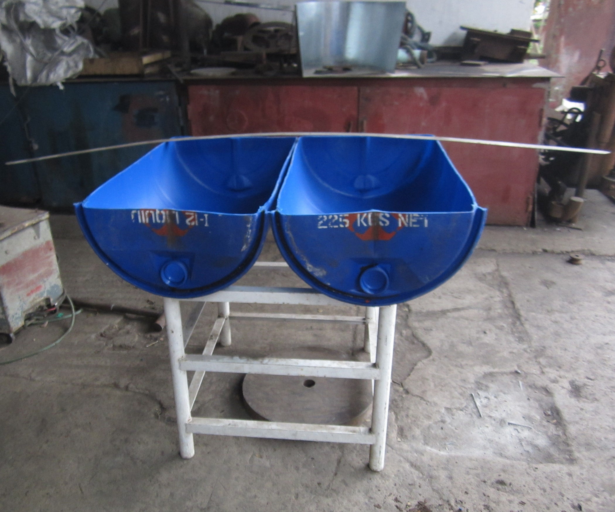 Cutting Half Vertically a PVC Drum (fast Method). Instructables