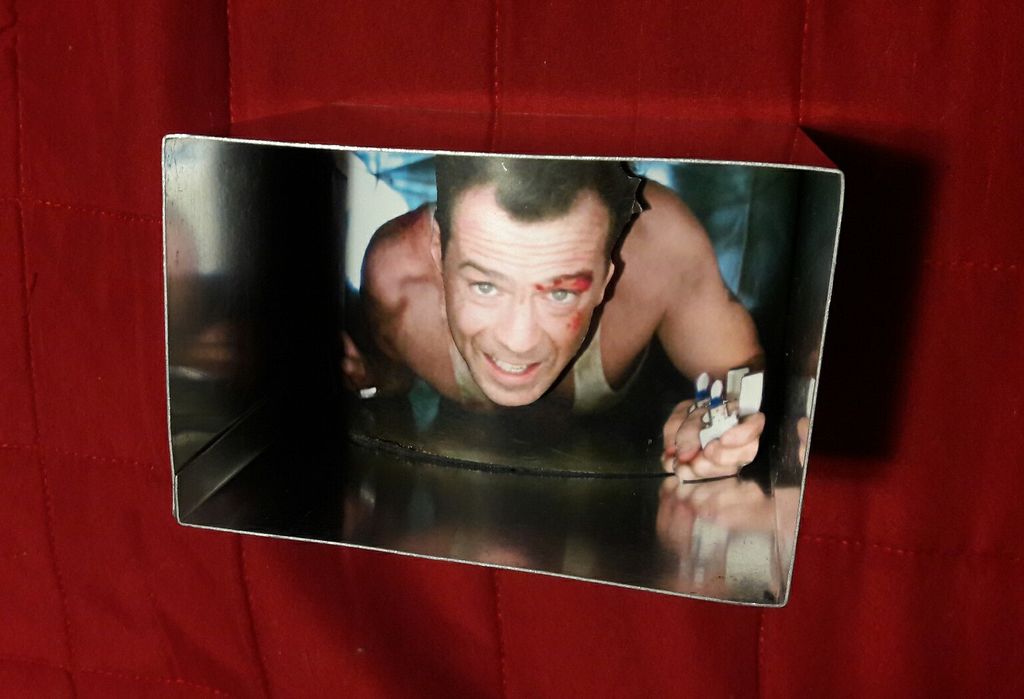 Die Hard Christmas Ornament 11 Steps Instructables