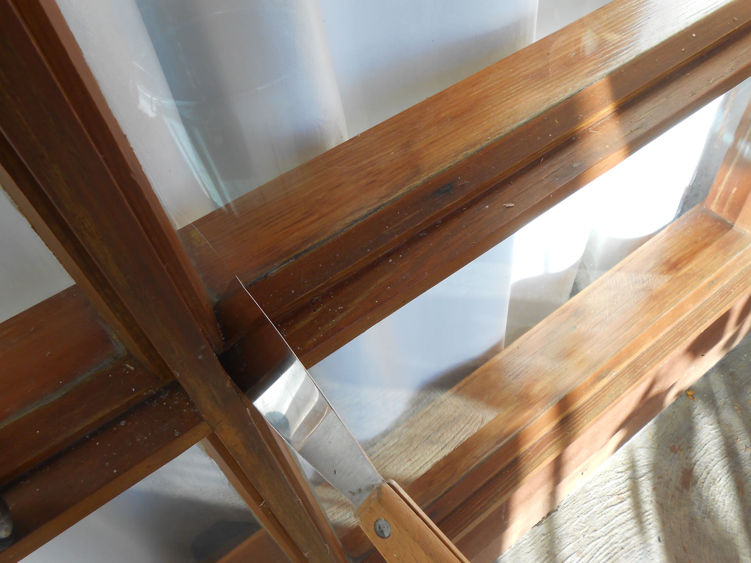 How to Replace the Glass in a Wood Frame Window. 3 Steps (with