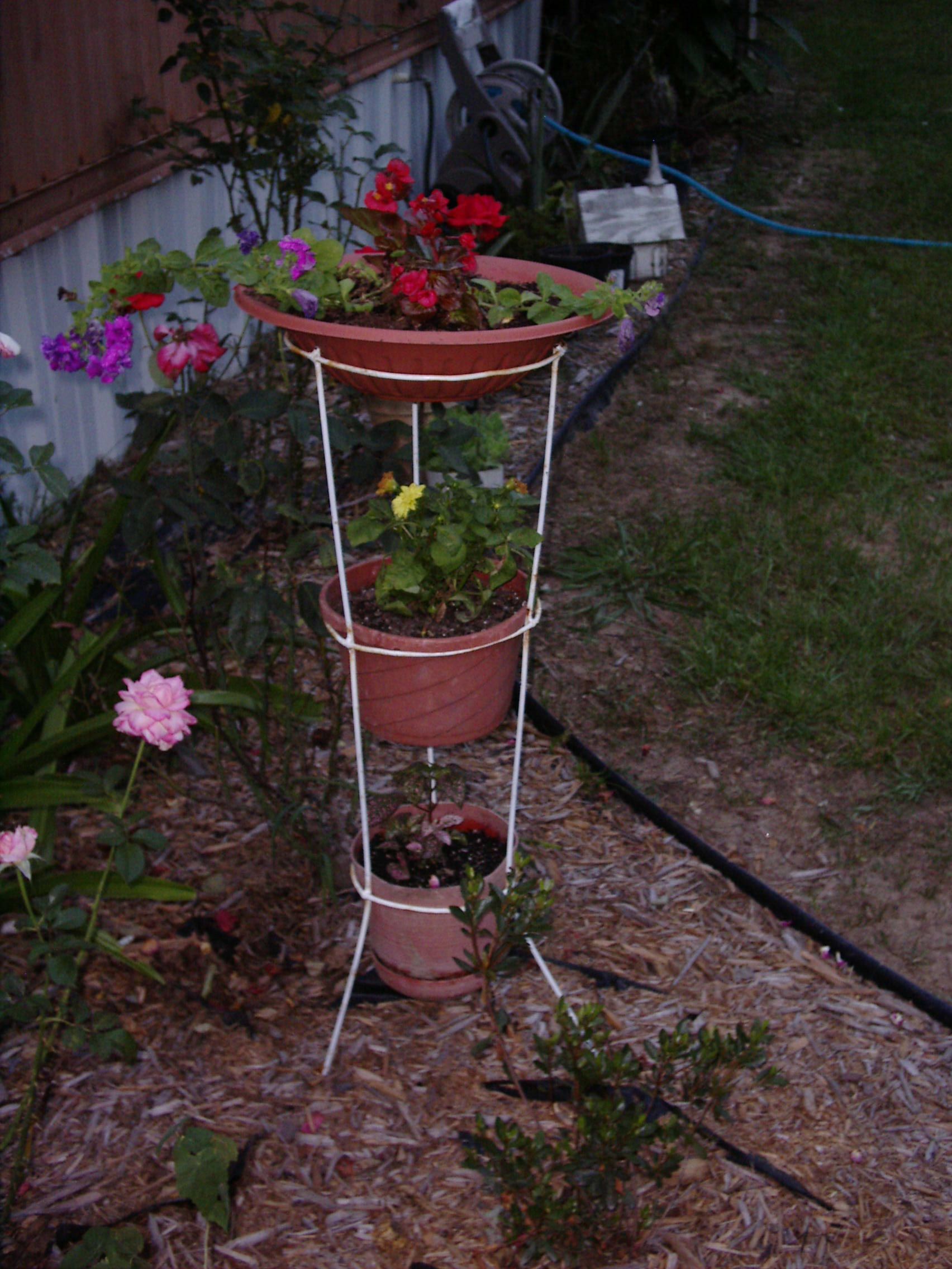Easy Nice Looking Yard Plant Stand 5 Steps Instructables