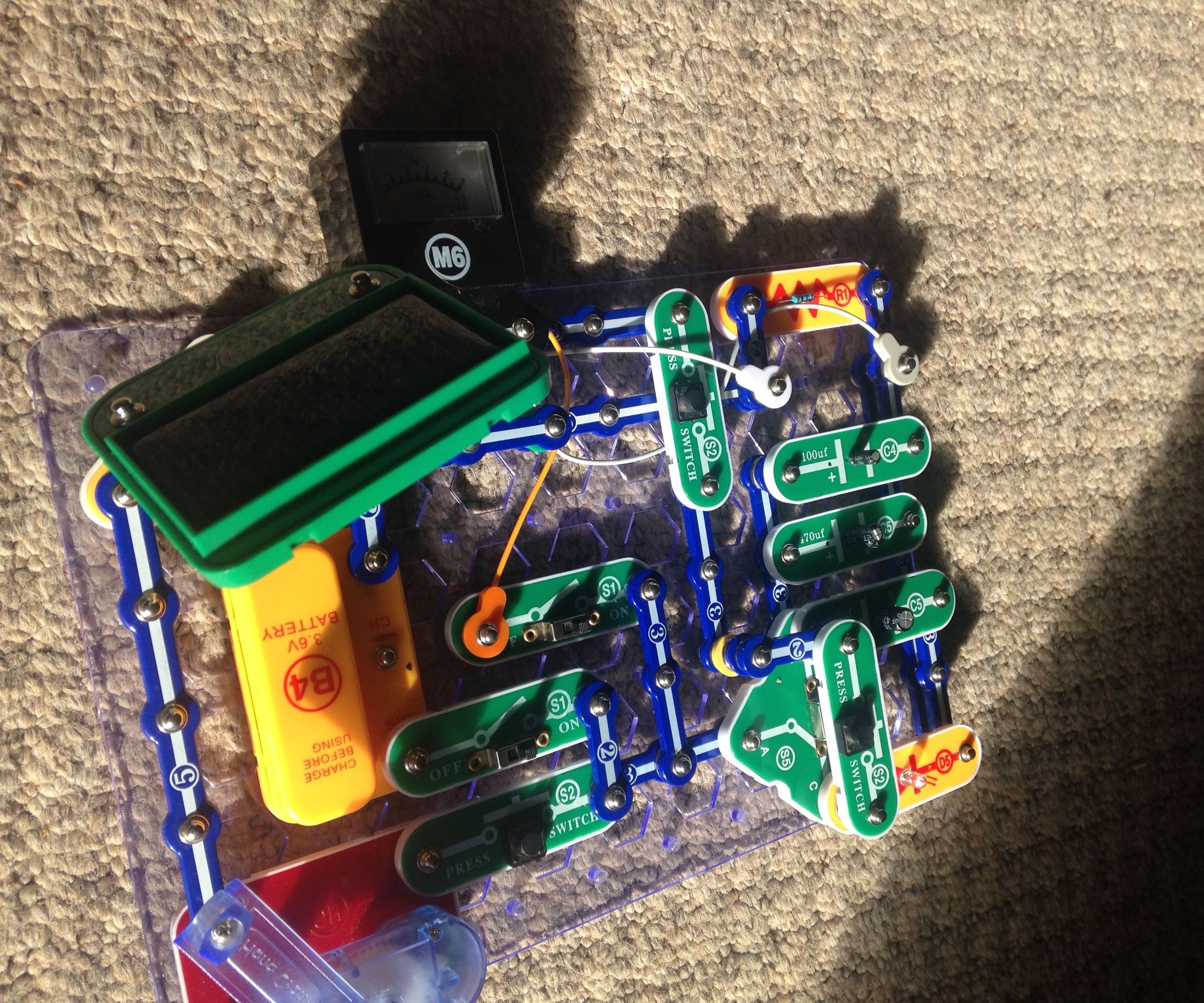 DIY guide for Snap Circuits Super-Simple Capacitor/Light/Rechargeable Battery with step-by-step instructions