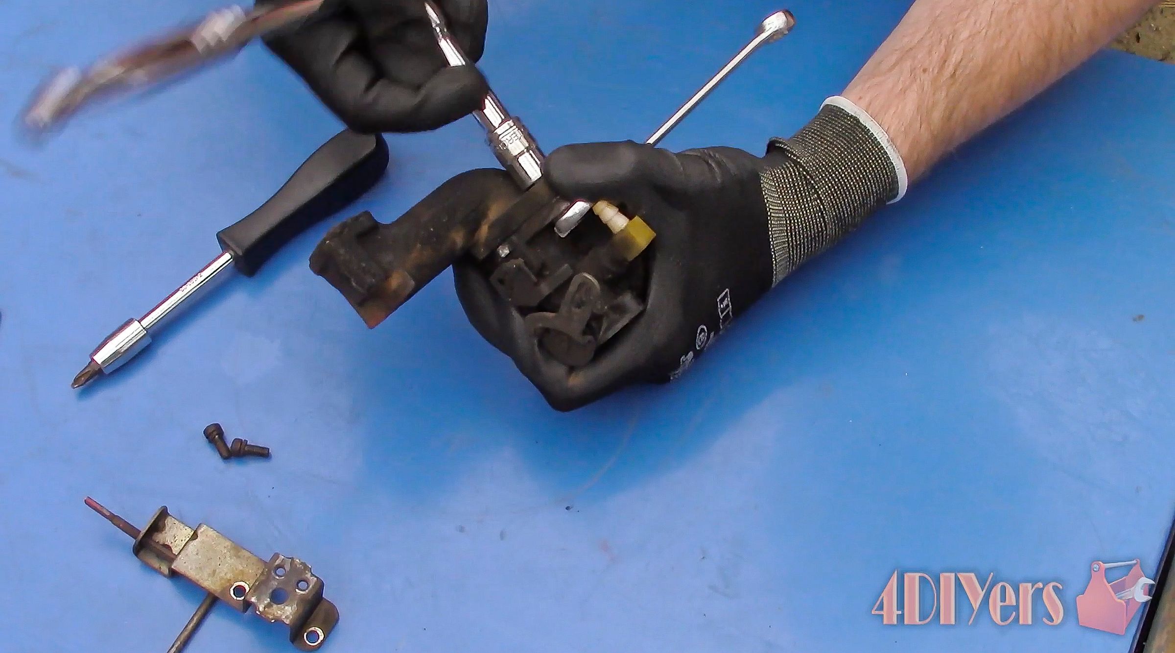 How to Clean a Carburetor on an Engine 5 Steps (with Pictures) Instructables