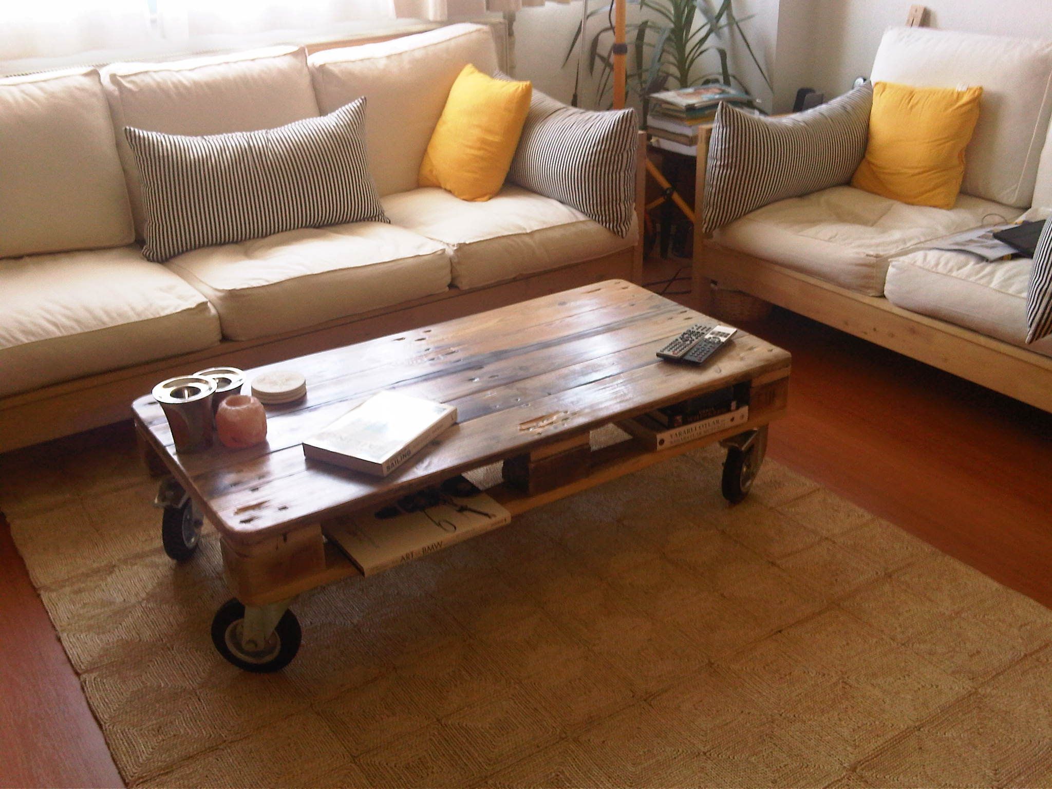 Pallet Coffee Table From Reclaimed Wood : 8 Steps (with Pictures