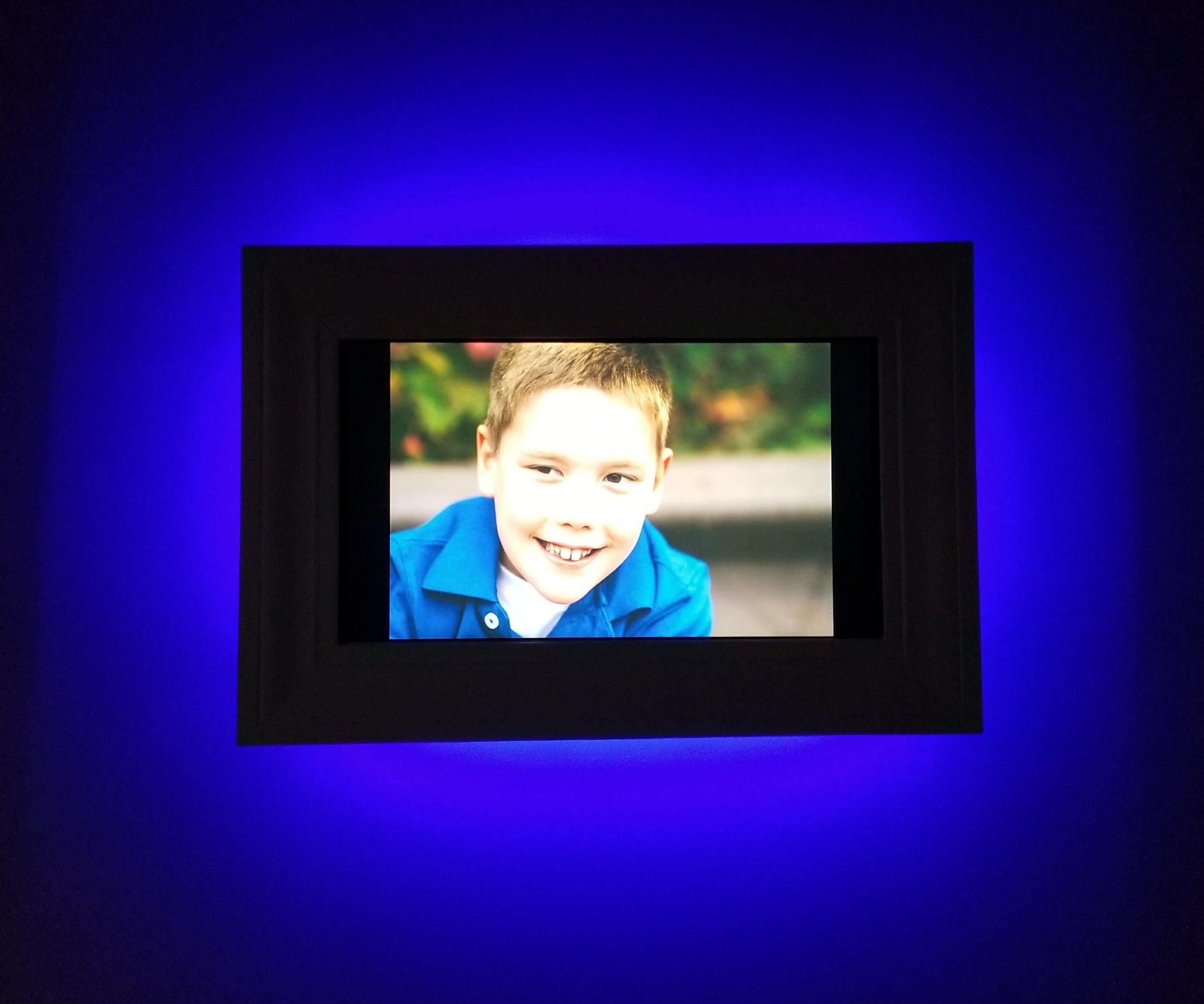 Cloud Connected, Motion Activated, Digital Photo Frame 9 Steps (with