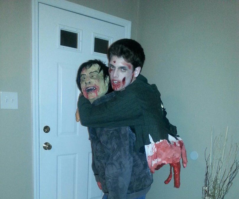 zombie carryng a half zombie! DIY Project DIY Project Image