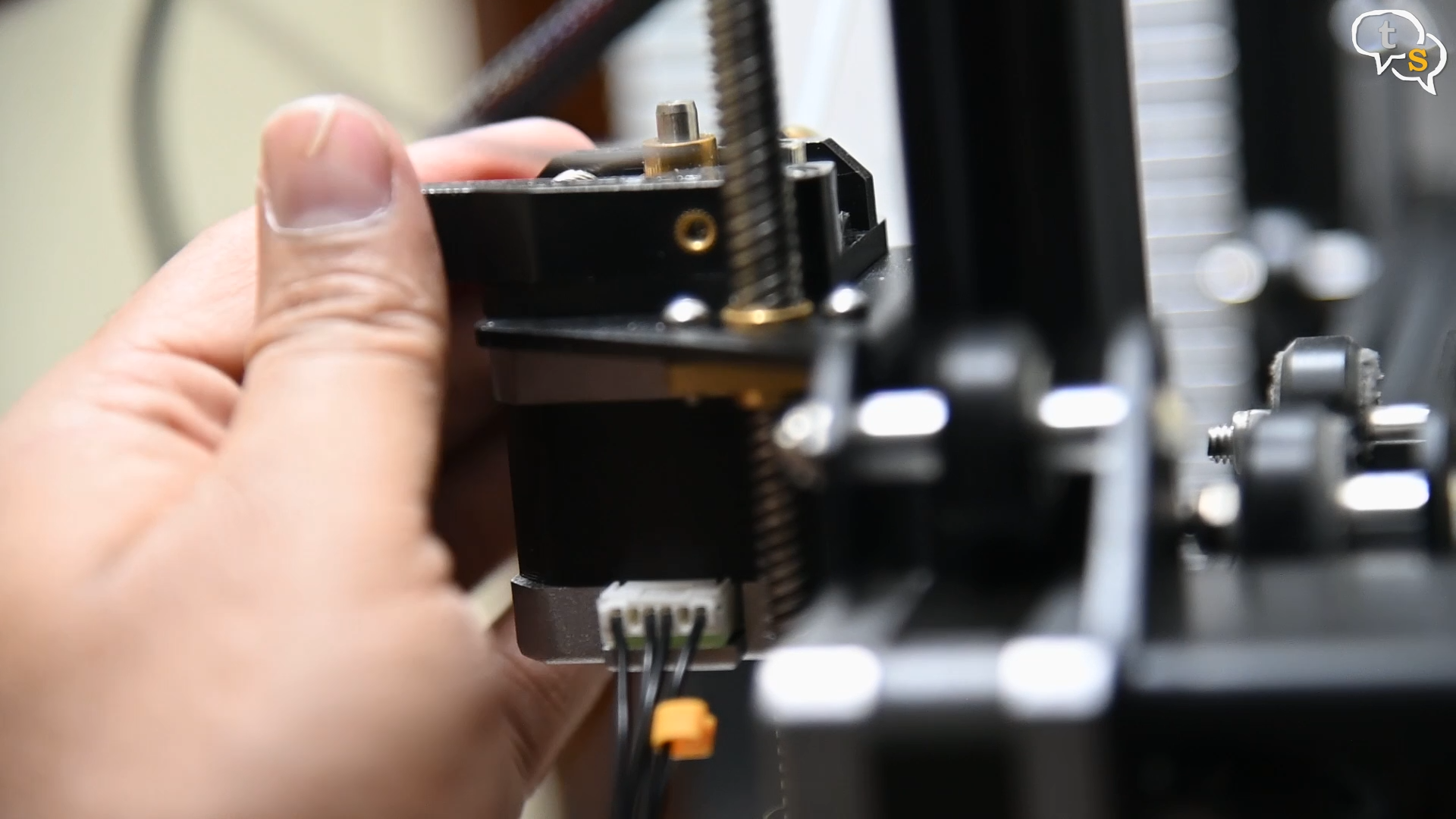 Change Filament on the Creality Ender 3 3D Printer : 8 Steps ...